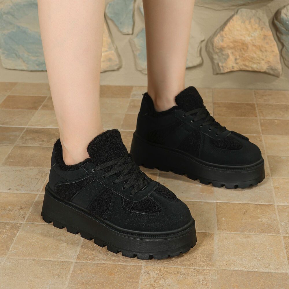 Ital-Design Kuscheliger Sneaker mit robuster Sohle für Damen Snowboots (90704234) Flach Sneakers Low in Schwarz