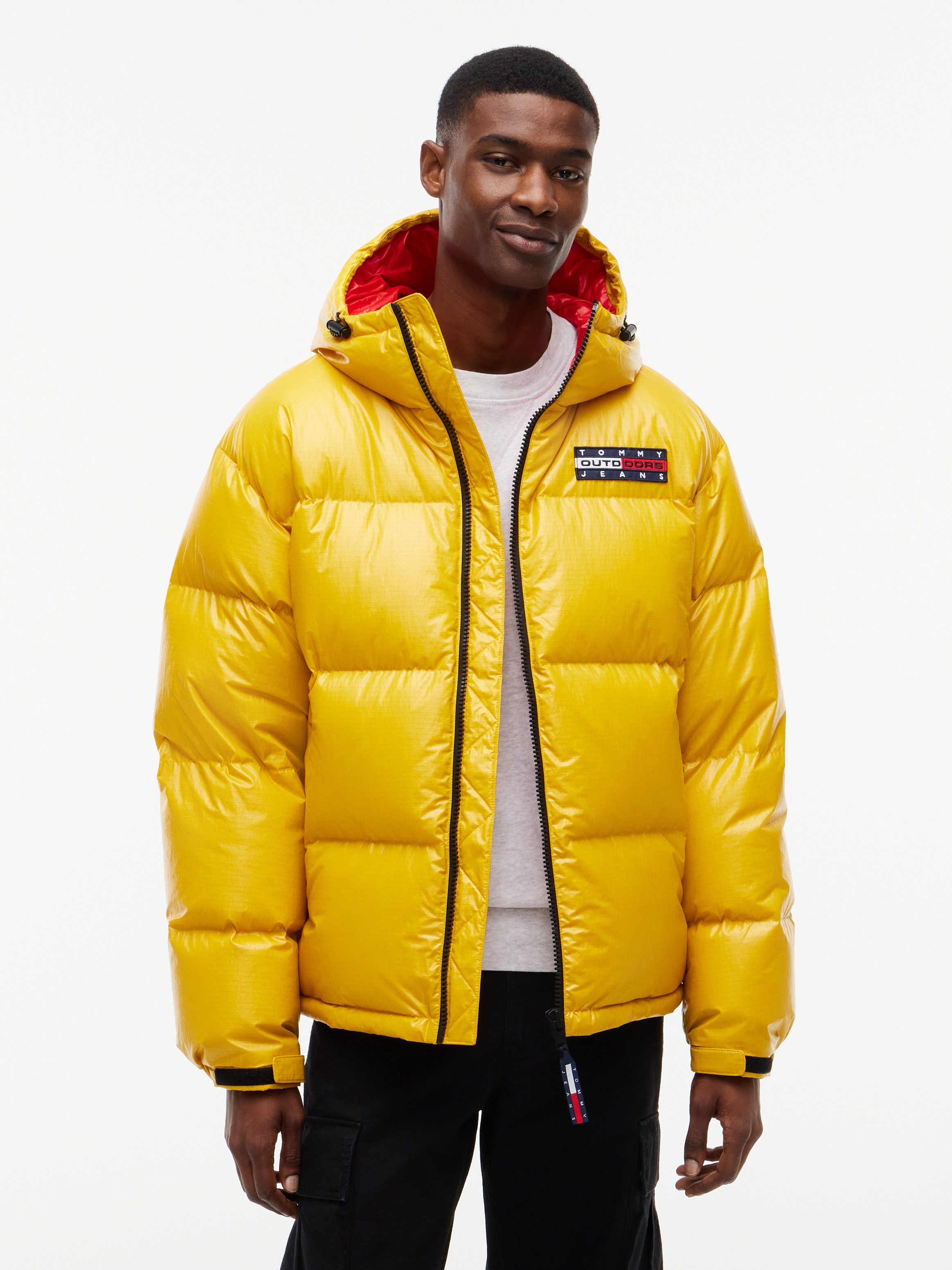 Tommy Jeans Daunenjacke TJM ALASKA OUTDOORS DOWN mit Daunenfüllung, leicht glänzende Oberfläche