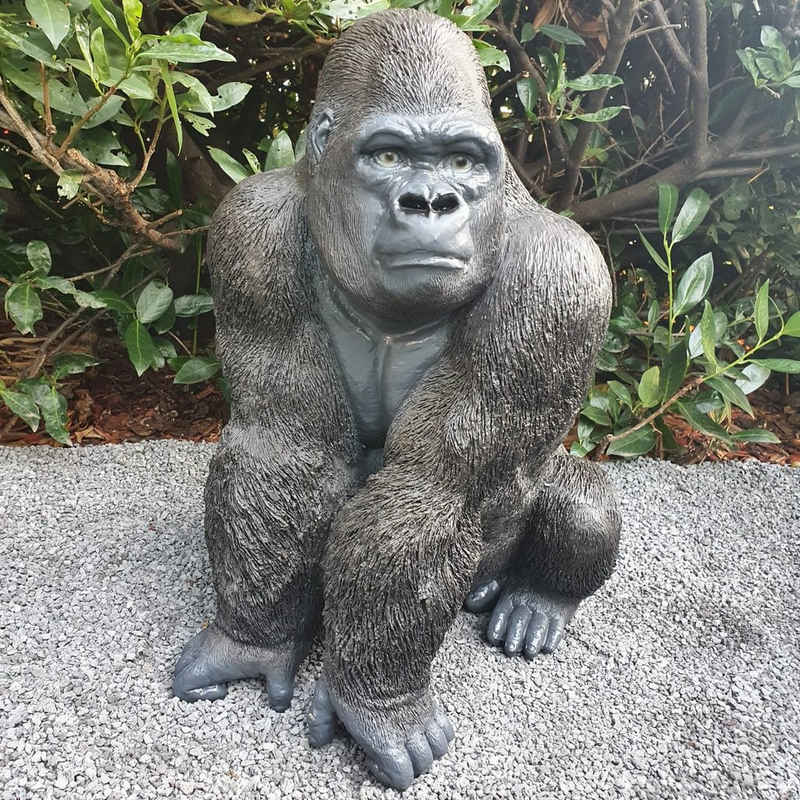 Aspinaworld Gartenfigur Gorilla Figur sitzt auf der lauer 56 cm wetterfest
