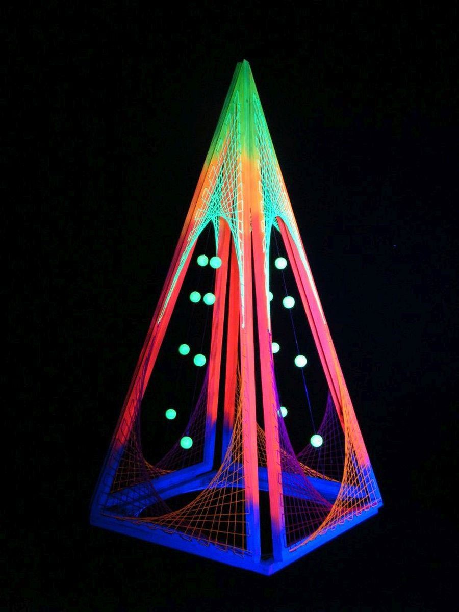 PSYWORK Dekoobjekt Schwarzlicht 3D StringArt Fadendeko Stern "Convertible Pyramid", 3m, UV-aktiv, leuchtet unter Schwarzlicht
