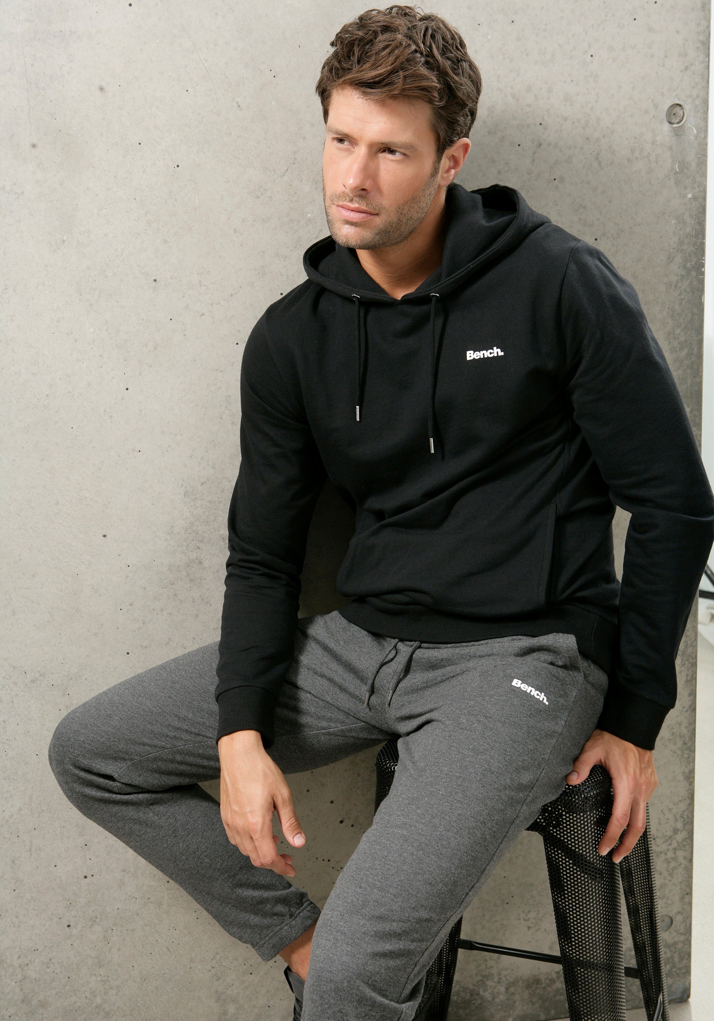 Bench. Loungewear Hoodie Sweatshirt mit Kapuze und seitlichen Taschen, Baumwollmischung