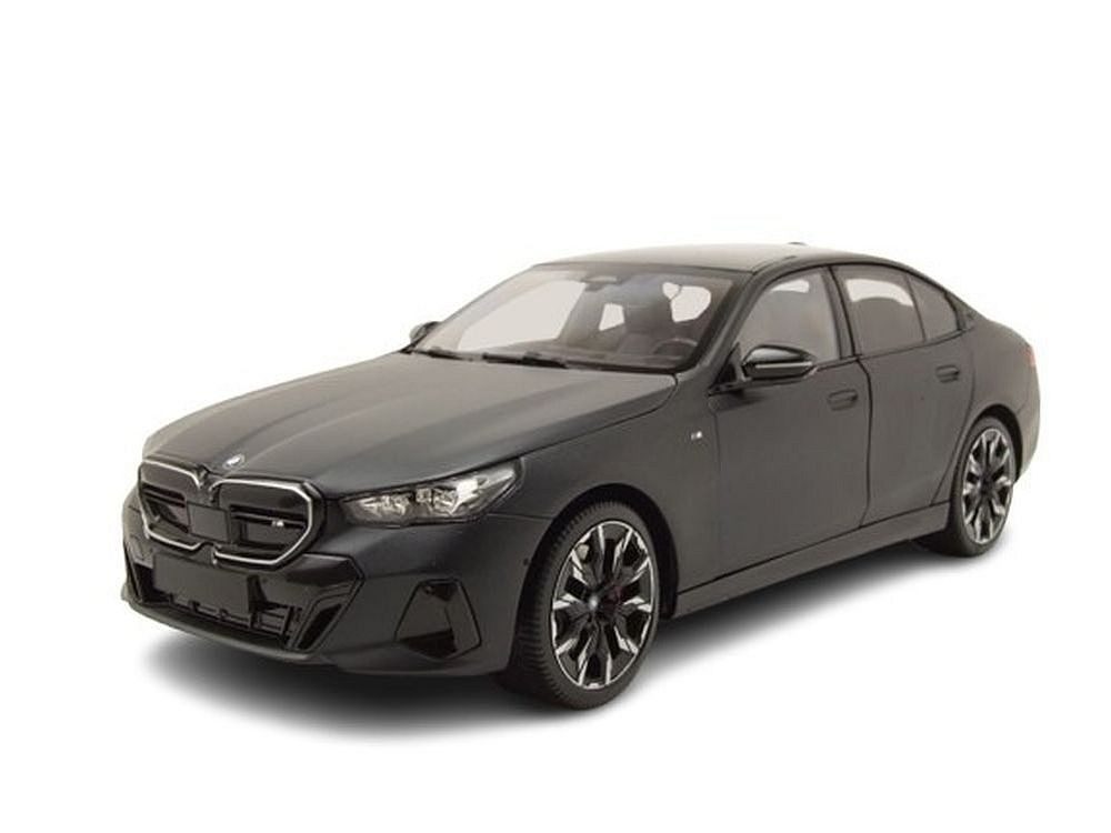 Minichamps Modellauto BMW i5 2023 matt grau, Maßstab 1:18