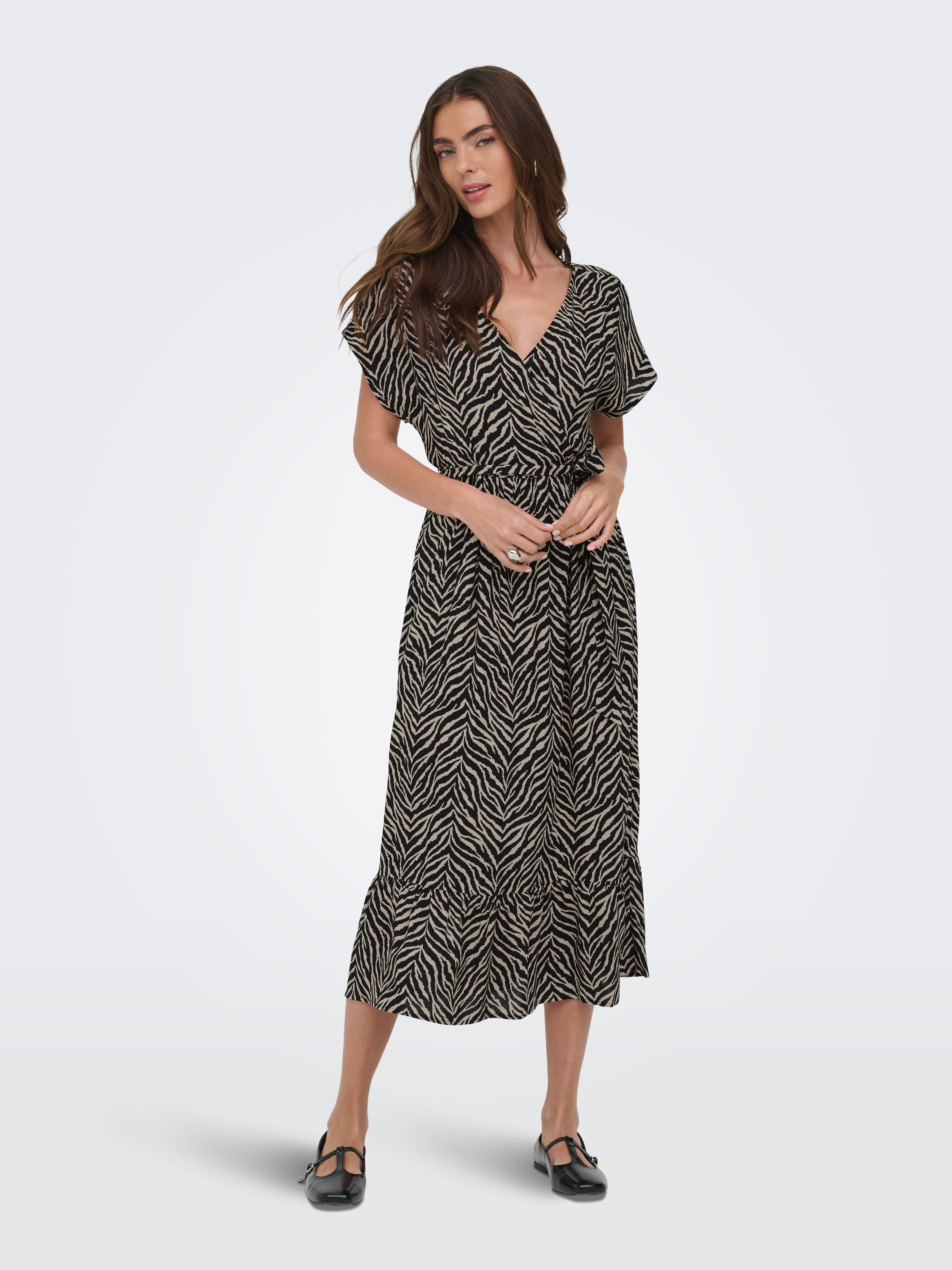 ONLY Sommerkleid ONLZILLA ADELE SS LONG DRESS NOOS WVN Viskose, regular fit, V-Ausschnitt
