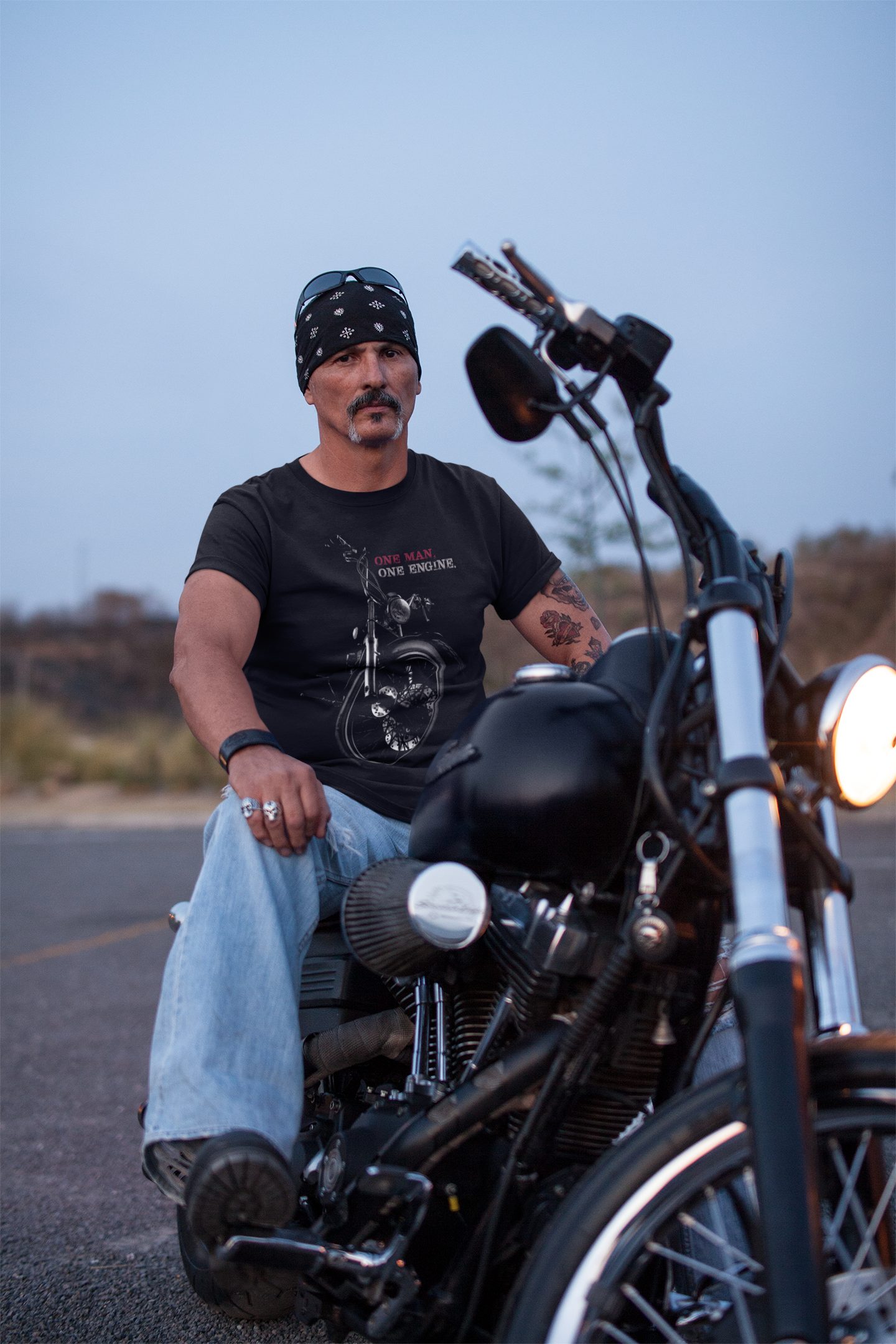 Baddery Print-Shirt Biker Shirt: "Chopper - One Man One Engine" - Motorrad T-Shirt, hochwertiger Siebdruck, auch Übergrößen, aus Baumwolle – Bild 2 von 4