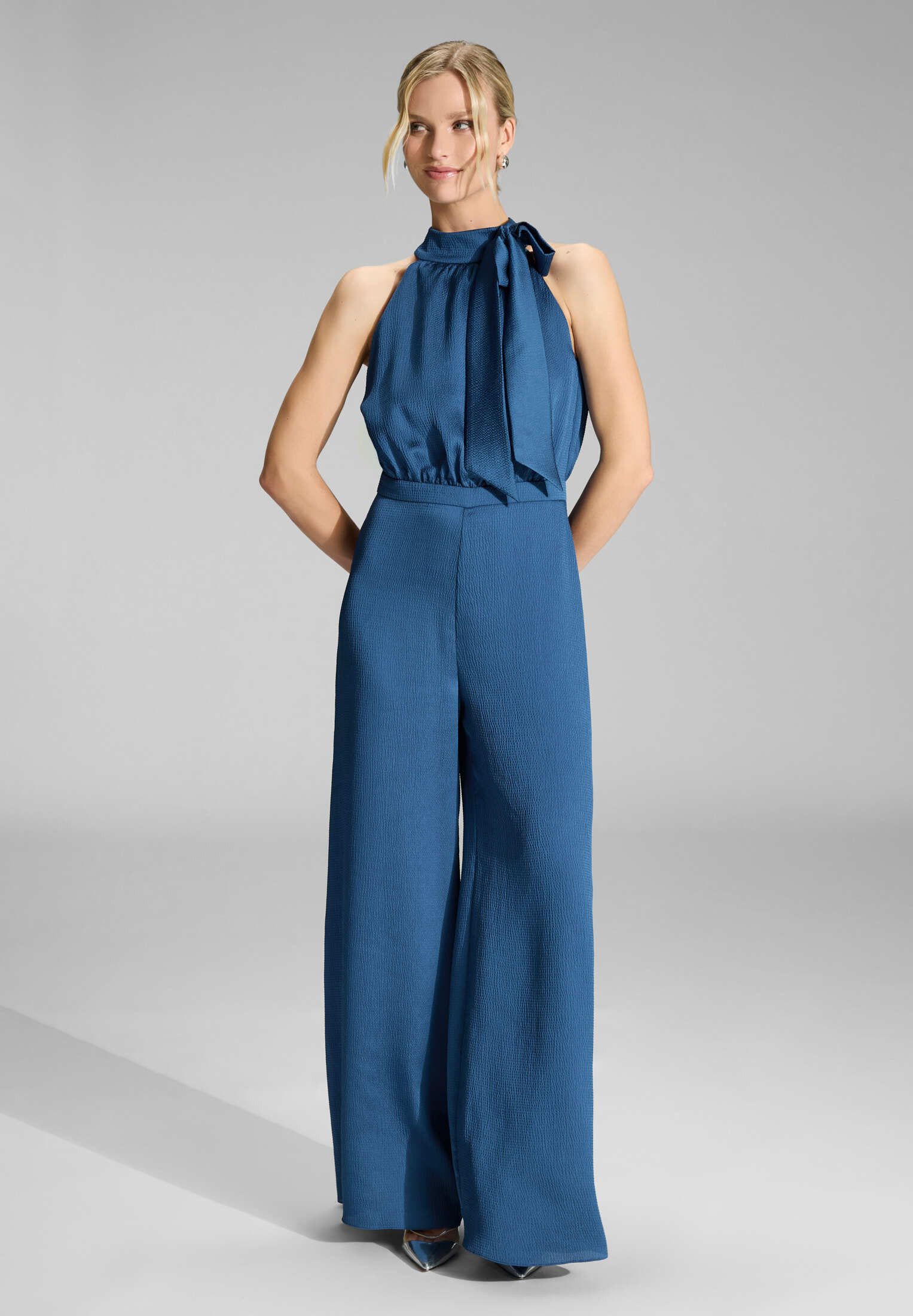 SWING Jumpsuit - Jumpsuit mit Schluppe aus gehämmertem Satin Oberteil in lockerer Passform