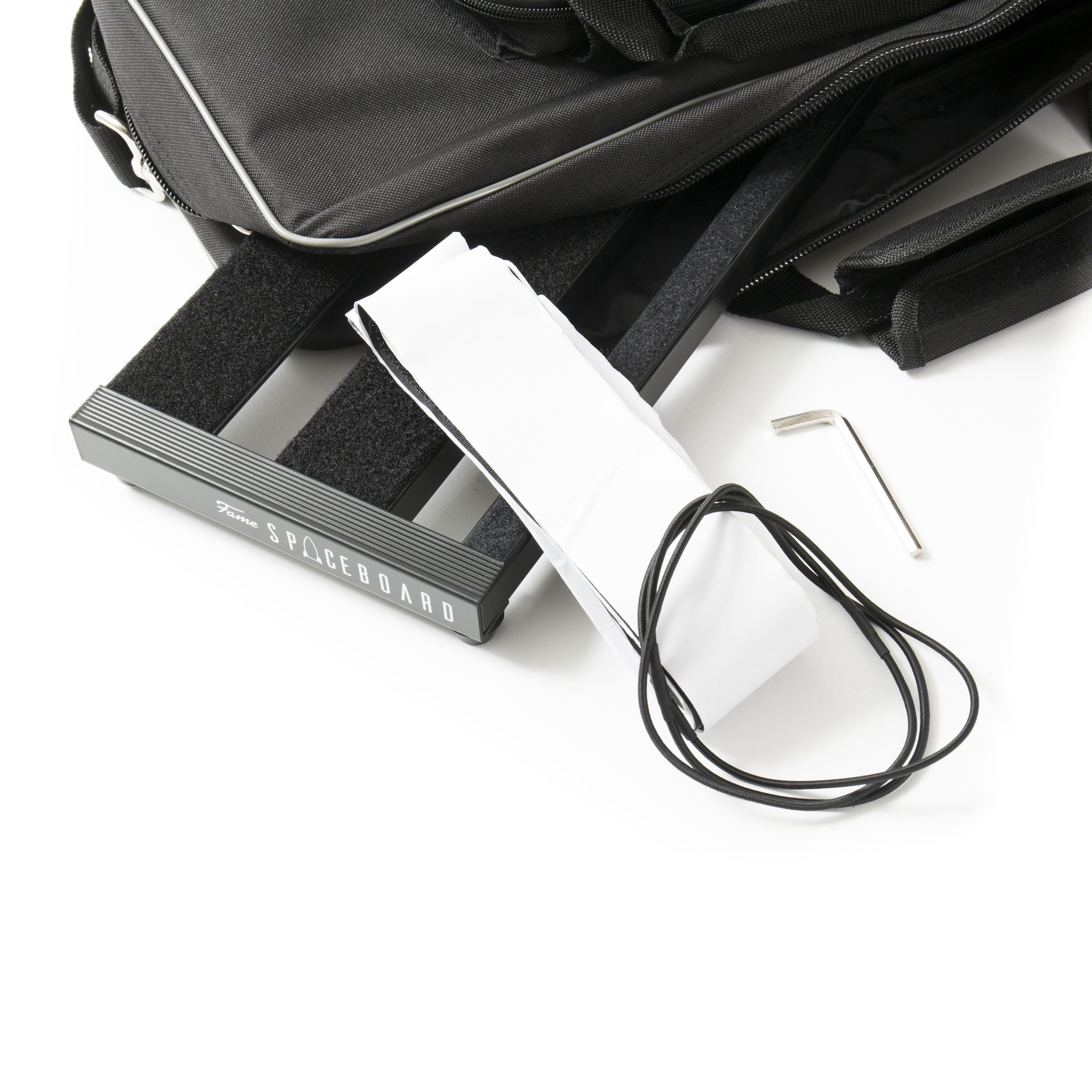 FAME Gitarrentasche (Pedalboard Mini Board aus pulverbeschichtetem Aluminium mit 2 Streben Mittelstrebe variable für 4 Effektpedale Gigbag Spaceboard 50M, Gitarrenkoffer und Gitarrentaschen, Taschen für Effektgeräte), Pedalboard Mini, Aluminium Pedalboard, Effektpedal Board
