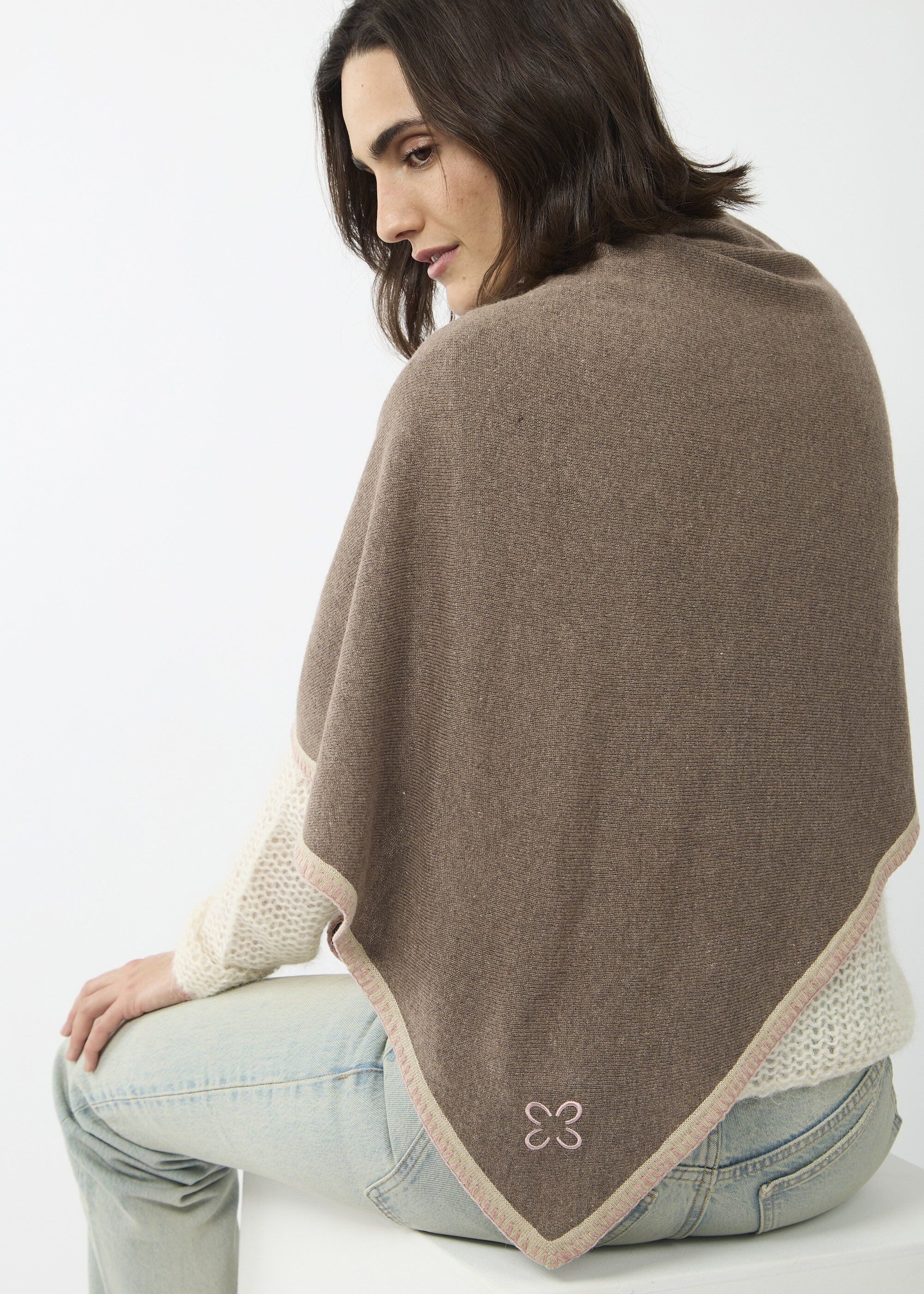 Codello Halstuch, mit handgemachter Kontrastbordüre