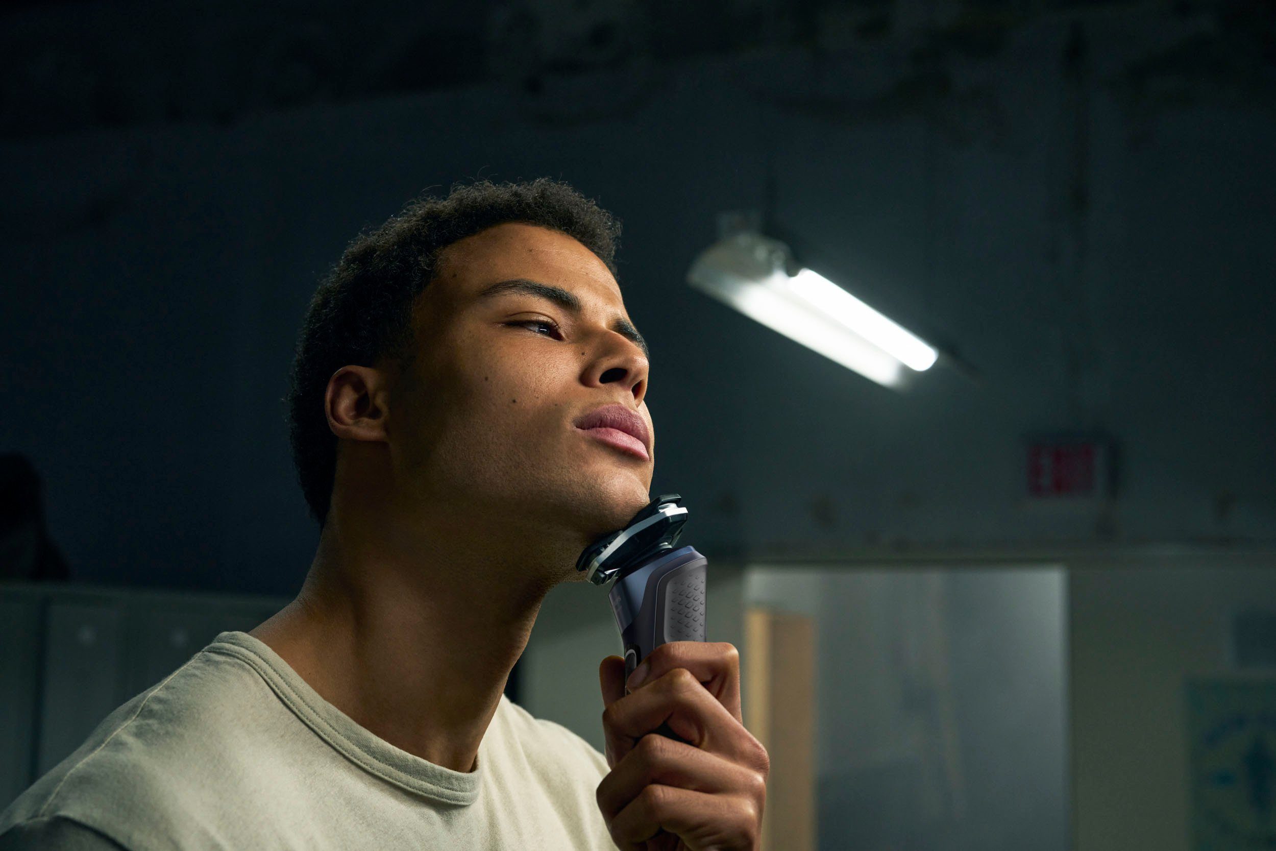 Philips Elektrorasierer Shaver Series 5000 S5885/35, ausklappbarer Präzisionstrimmer, Etui, Ladestand, mit SkinIQ Technologie