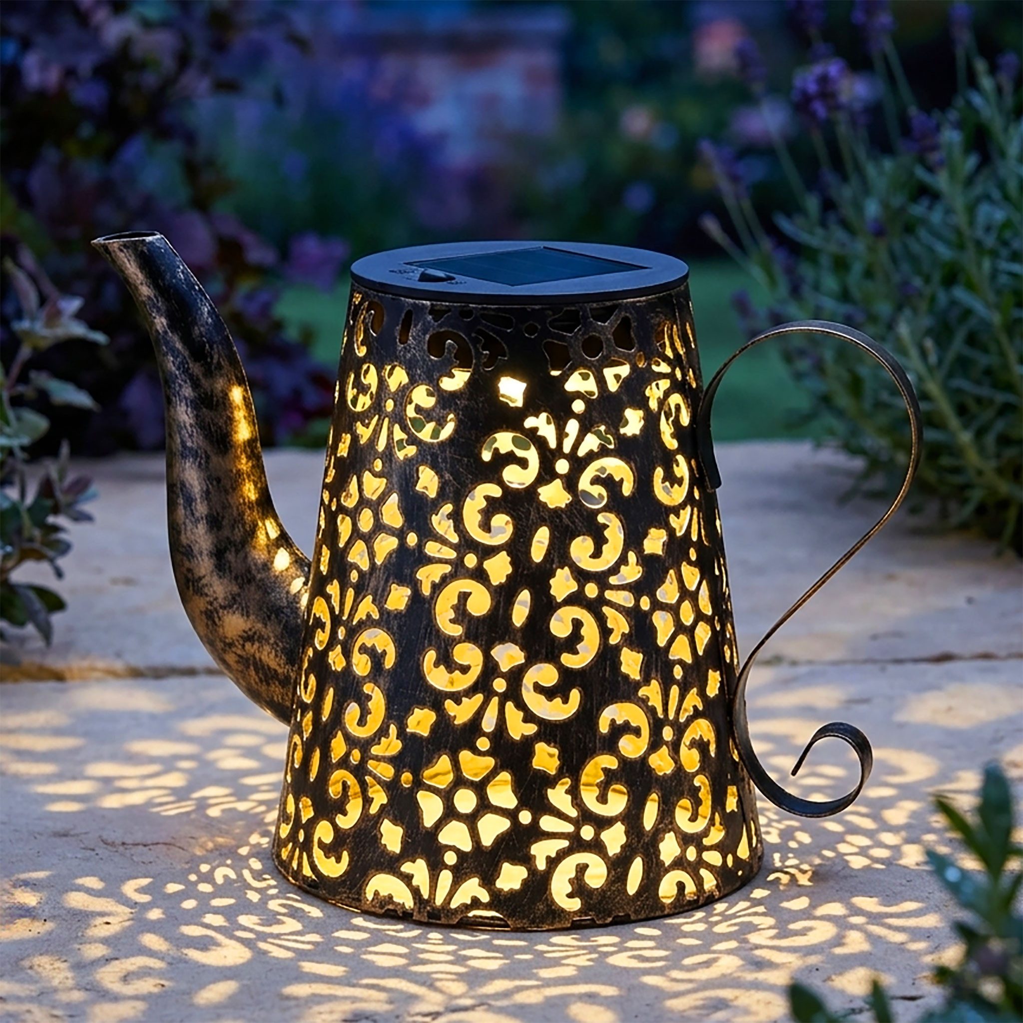 Spetebo LED Solarleuchte LED Solar Leuchte Metall Gießkanne - 19 x 14 cm, LED, warm weiß, Vintage Deko Garten Lampe in Rost Optik