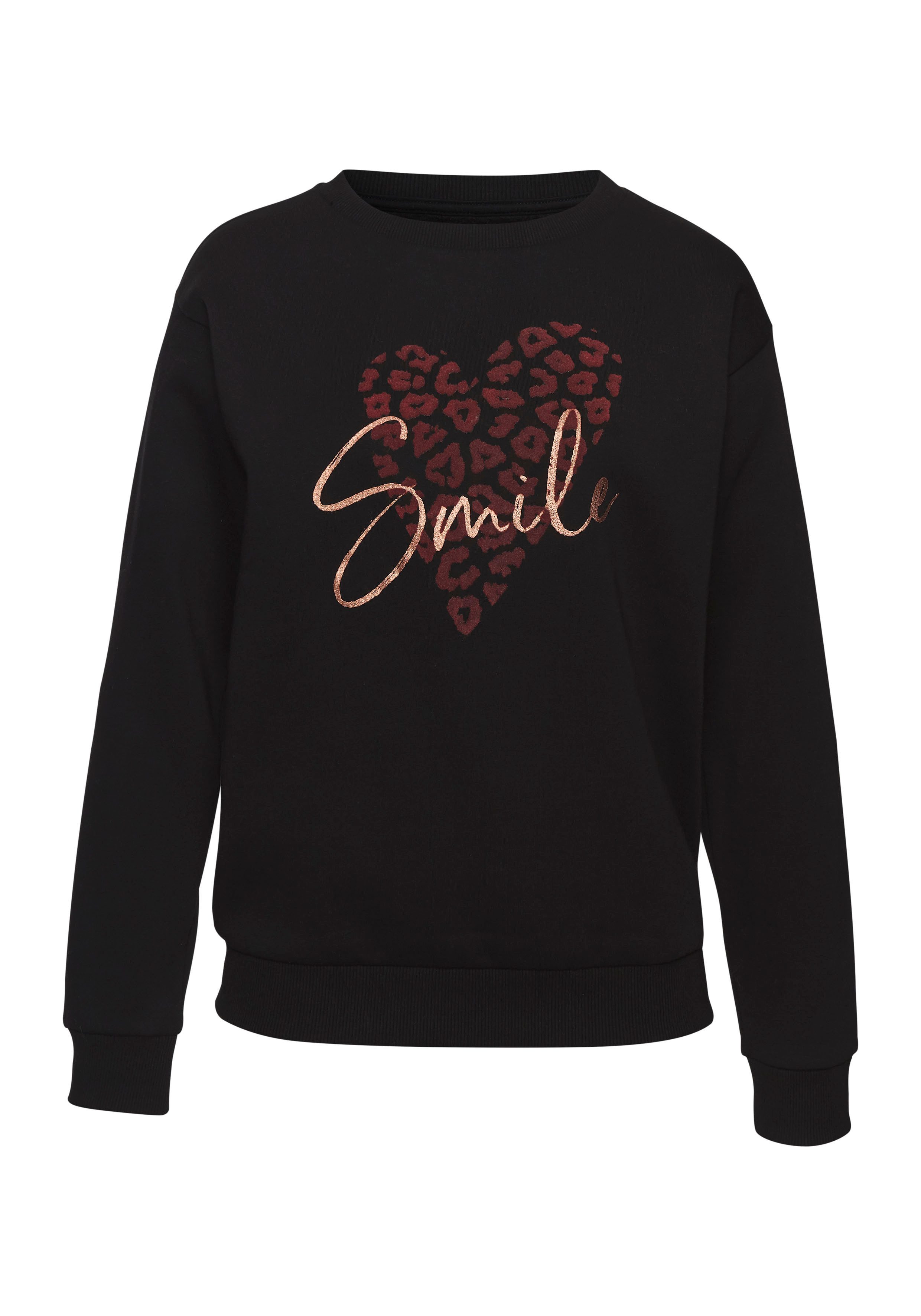 LASCANA Sweatshirt mit Herz-Leo-Druck, Loungewear. € 39,99