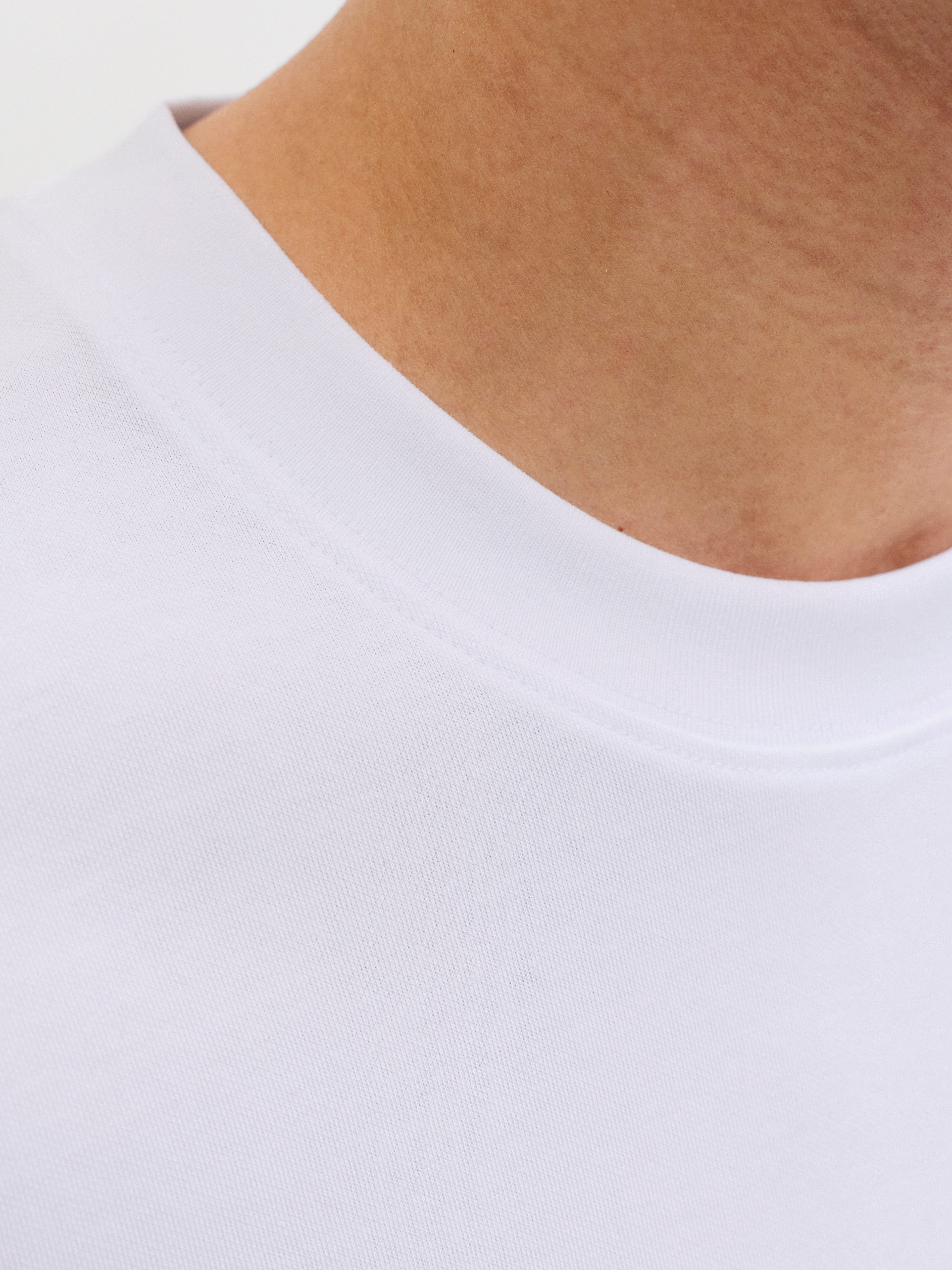 Jack & Jones T-Shirt JJEBARRON TEE SS O-NECK NOOS Baumwollmischung, loose fit