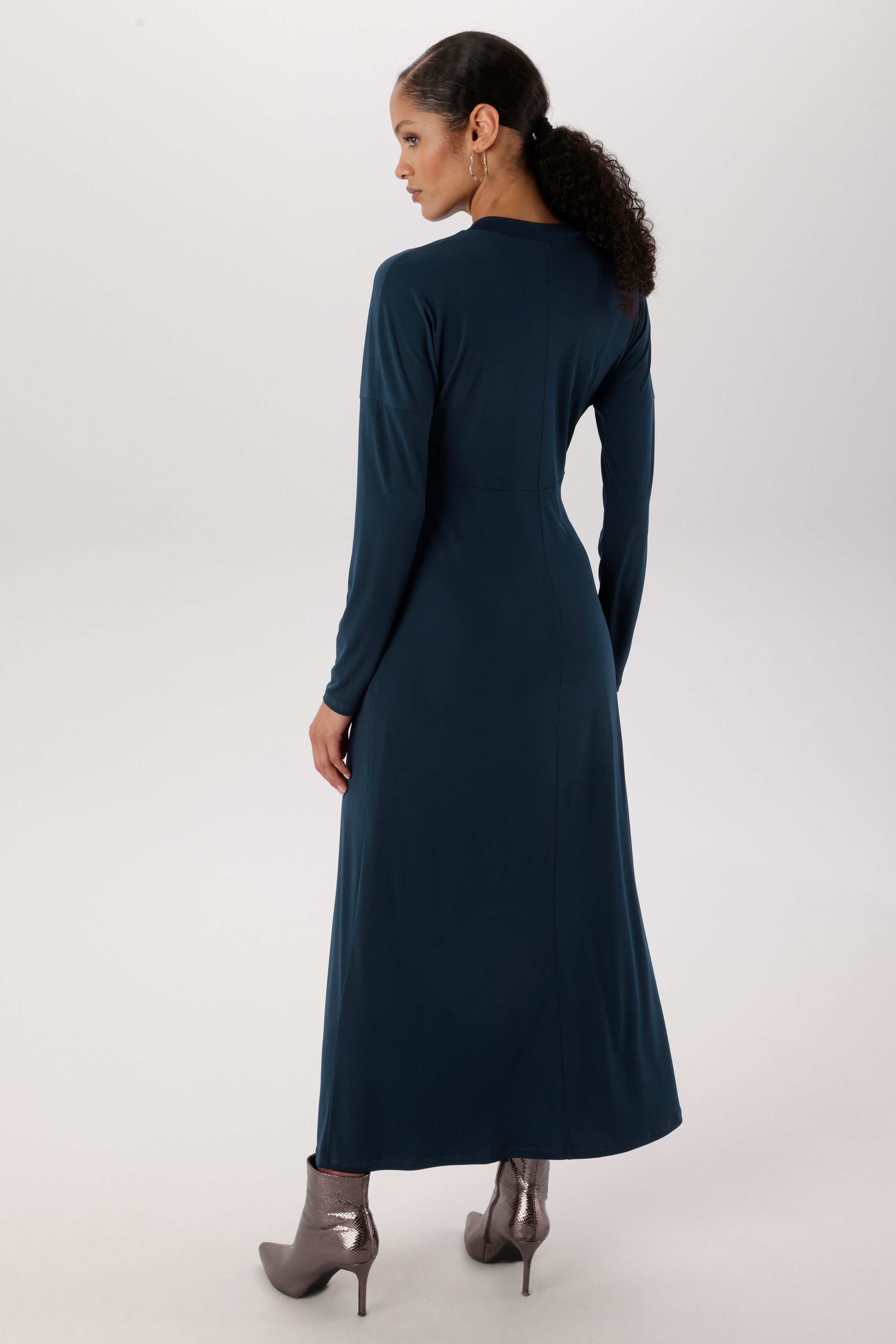 Aniston SELECTED Maxikleid schmeichelnde Raffung mit dekorativer Brosche - NEUE KOLLEKTION