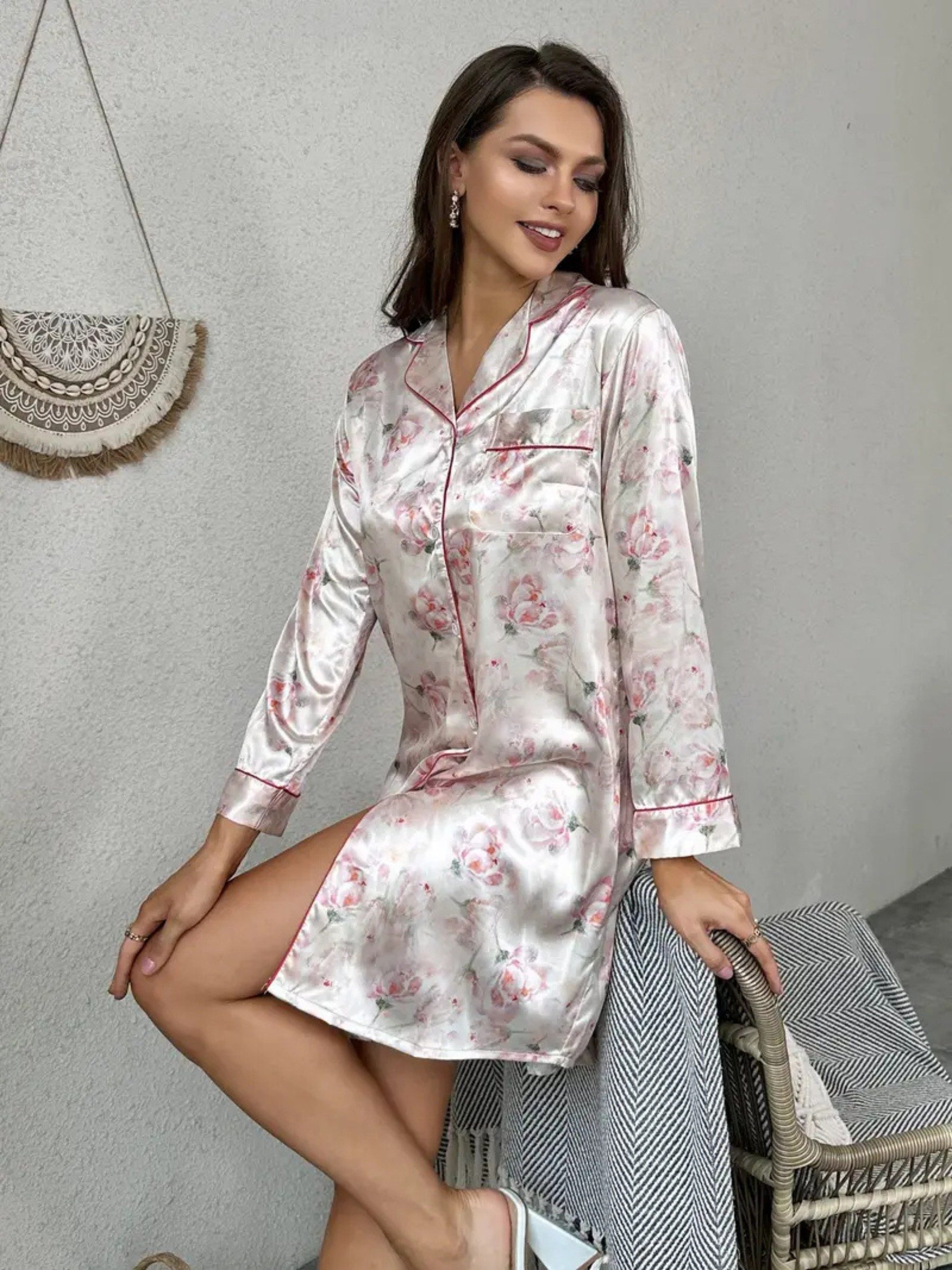Elegant Love Nachthemd Damen Morgenmantel aus Satin – Elegant mit Blumenmus günstig online kaufen