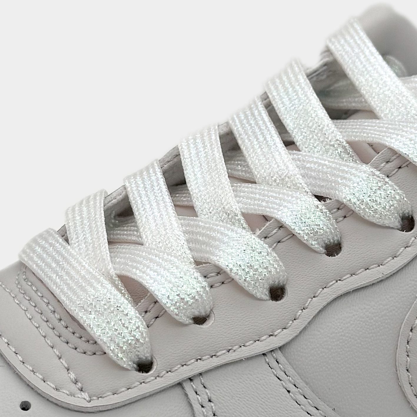 Kicksarchive Schnürsenkel Flache Glitzer Schnürsenkel Glitter Laces Kostüm Silber Bunt Weiß 8mm