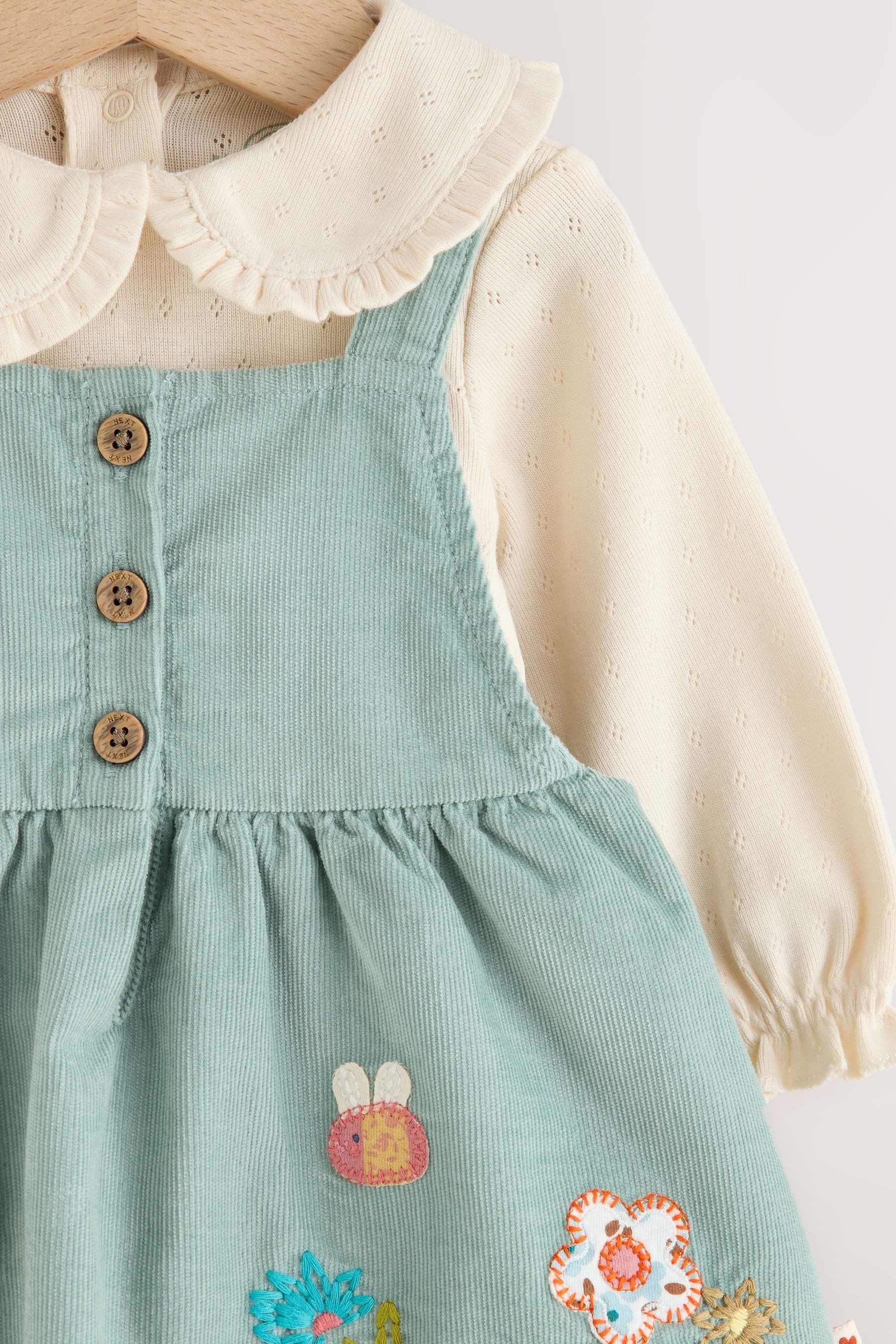 Next Latzkleid 3er Set Baby Trägerkleid, Bodysuit & Strumpfhose (3-tlg) – Bild 5 von 5