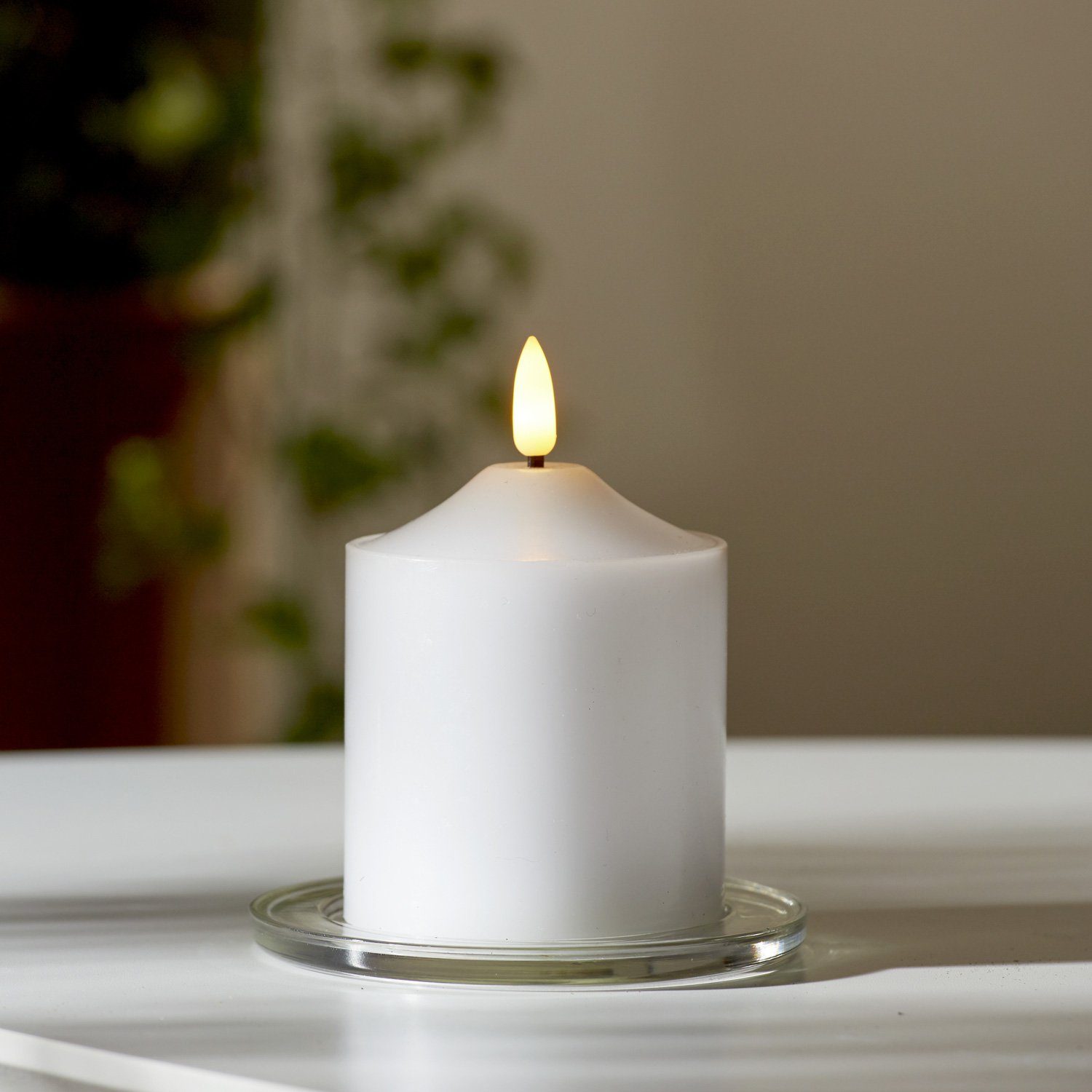STAR TRADING LED-Kerze Flamme Echtwachs warmweiße 3D Flamme H: 12cm Batterie Timer weiß, LED Classic, warmweiß (2100K bis 3000K)