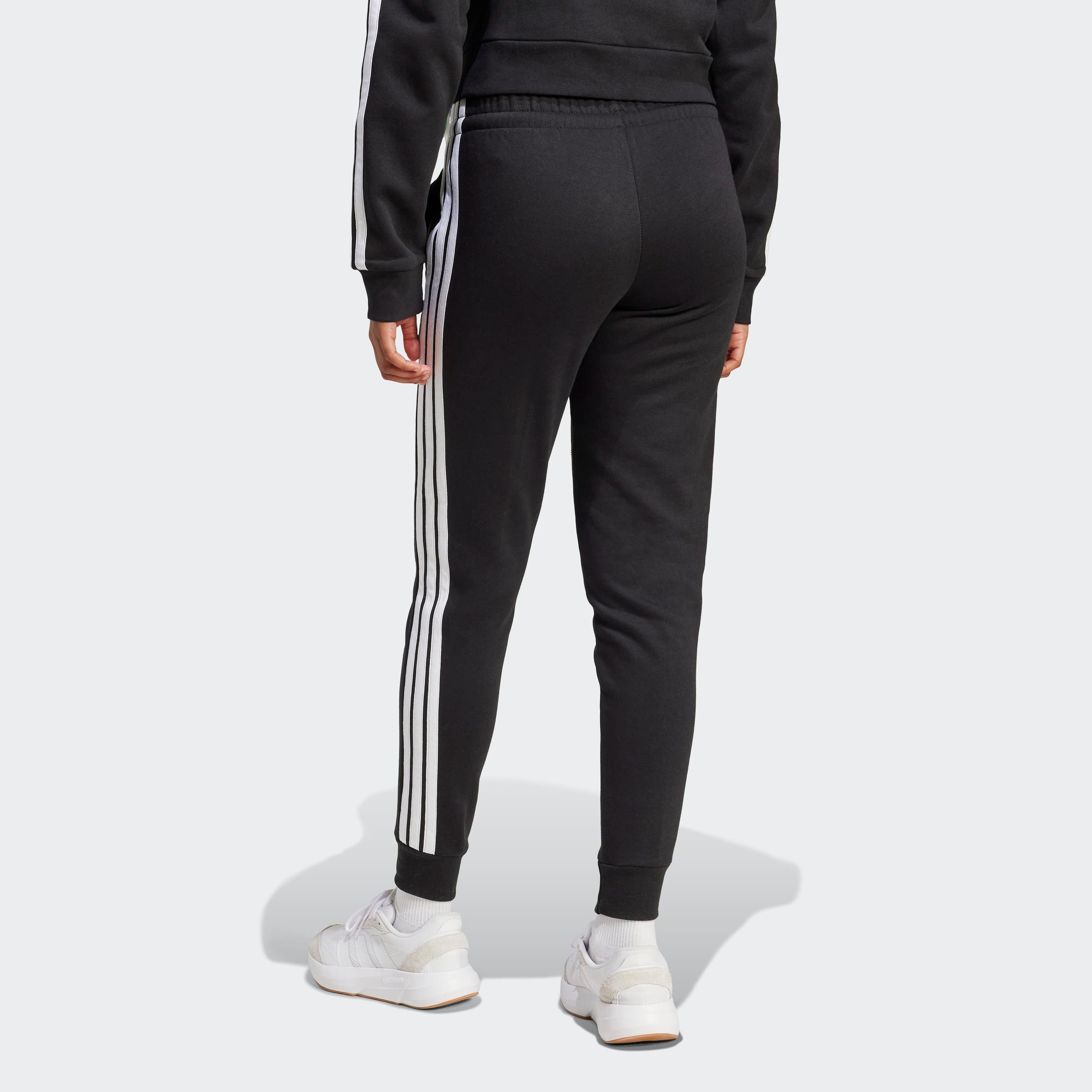 adidas Sportswear Sporthose ESSENTIALS 3-STREIFEN FLEECE-, SCHMAL GESCHNITTEN schmal geschnitten, für vielseitige Aktivitäten, aus Baumwollmix