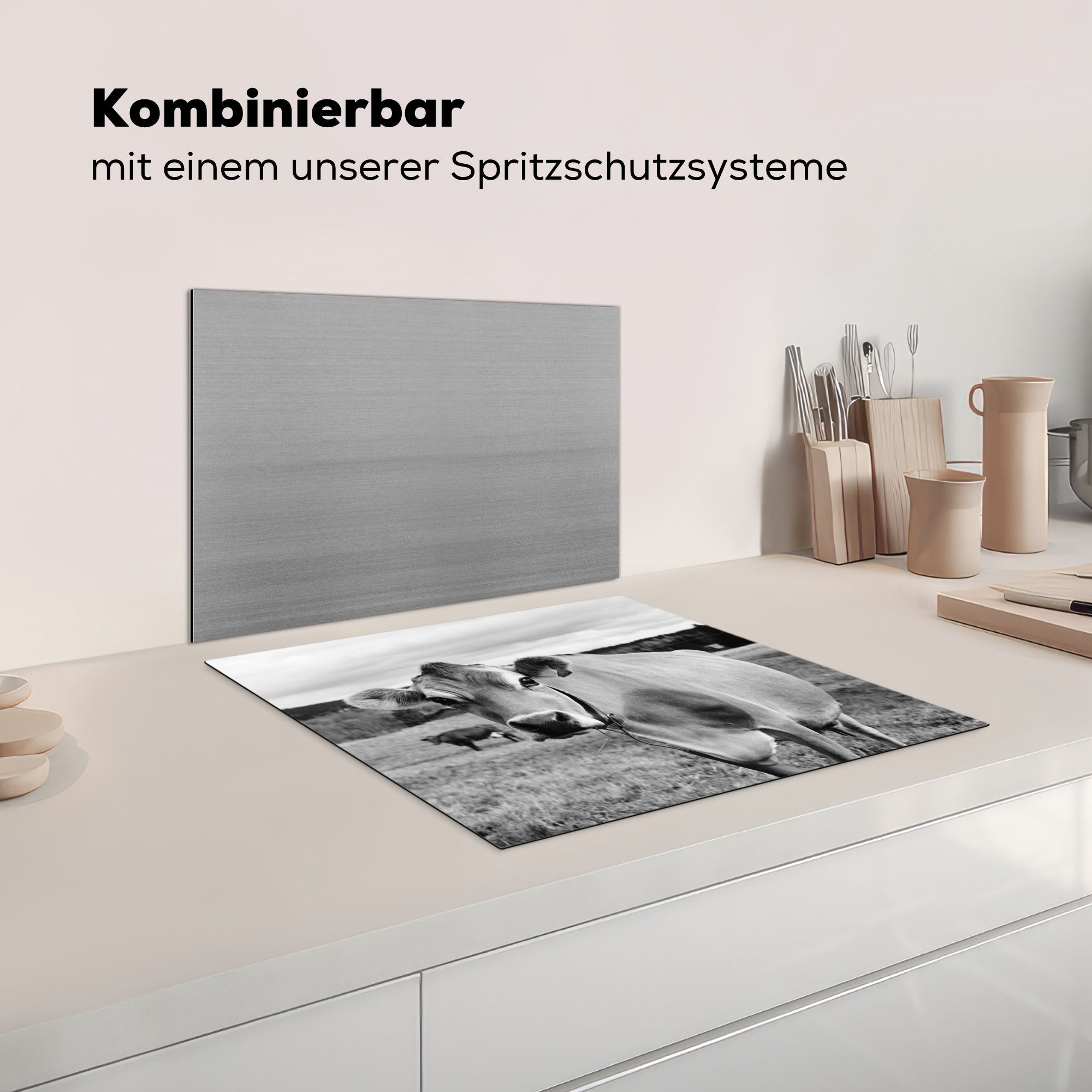 Vinyl, die für (1 cm, 59x52 küche, einer MuchoWow Scharfe tlg), Aufnahme Kuh, Induktionsmatte Ceranfeldabdeckung Herdblende-/Abdeckplatte