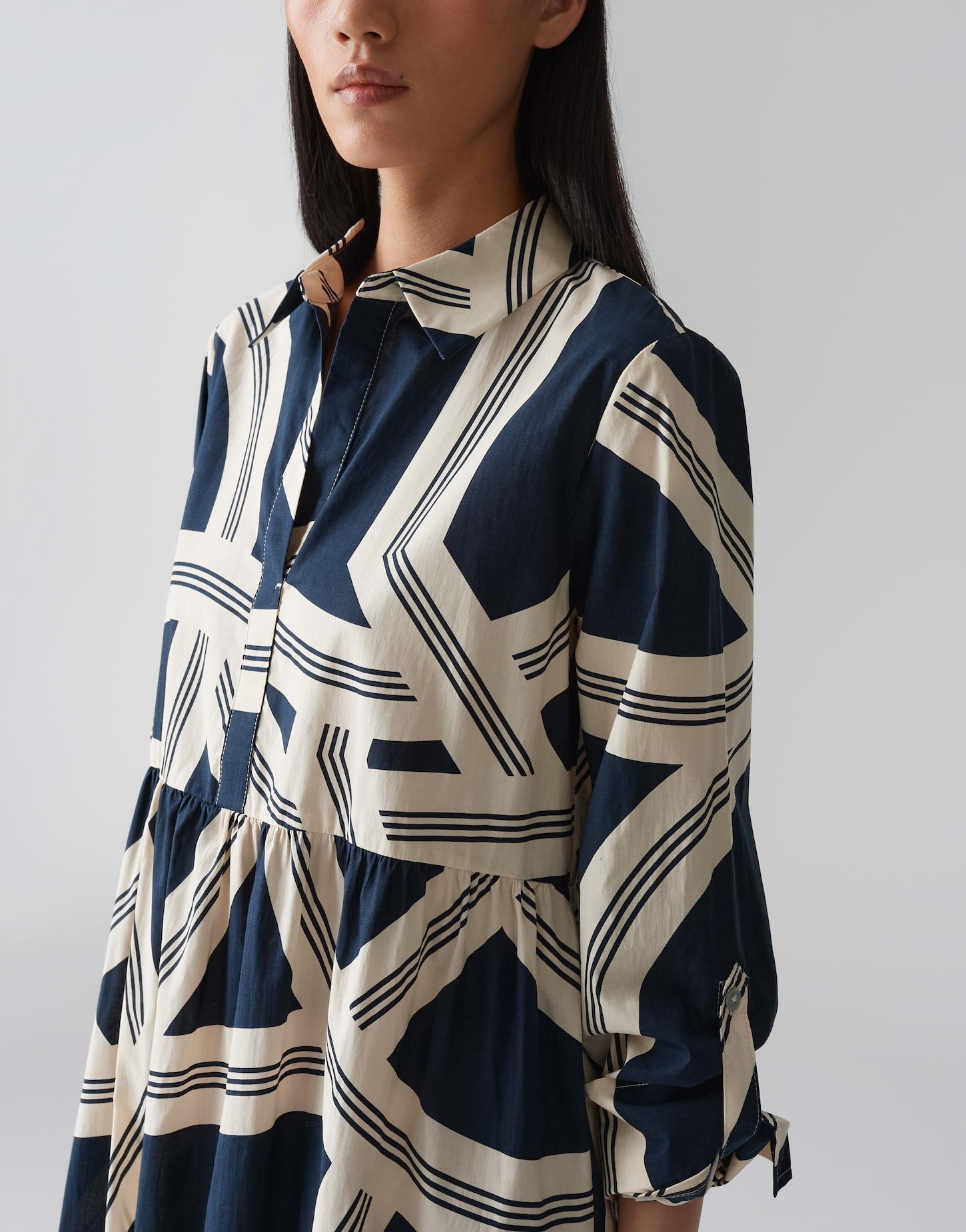 OPUS Midikleid WERANO LANE aus nachhaltiger Baumwolle grafisches Muster, Perlmuttknöpfe, Hemdblusenkragen