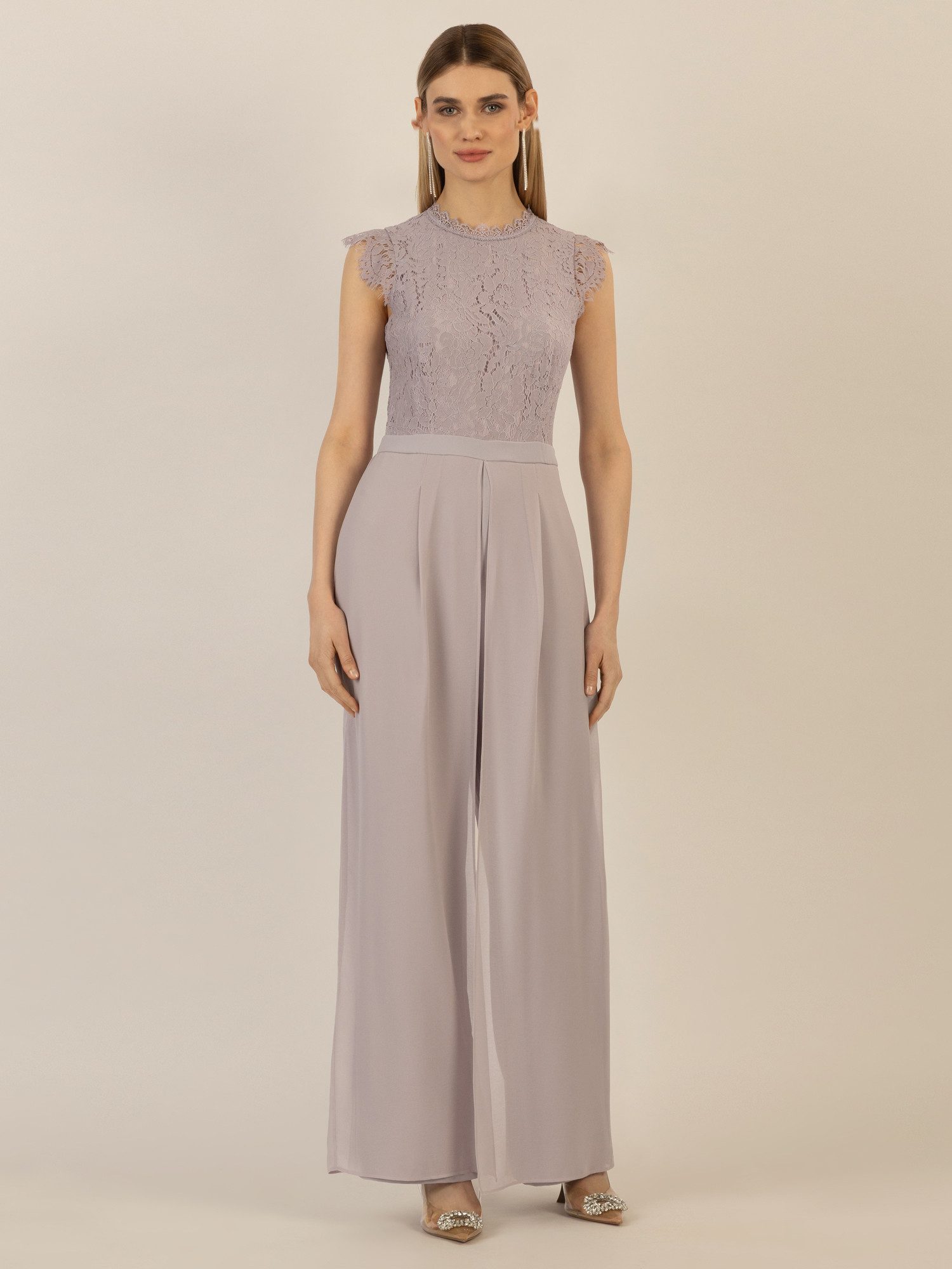 Apart Jumpsuit mit Spitzenoberteil und Formgebende günstig online kaufen