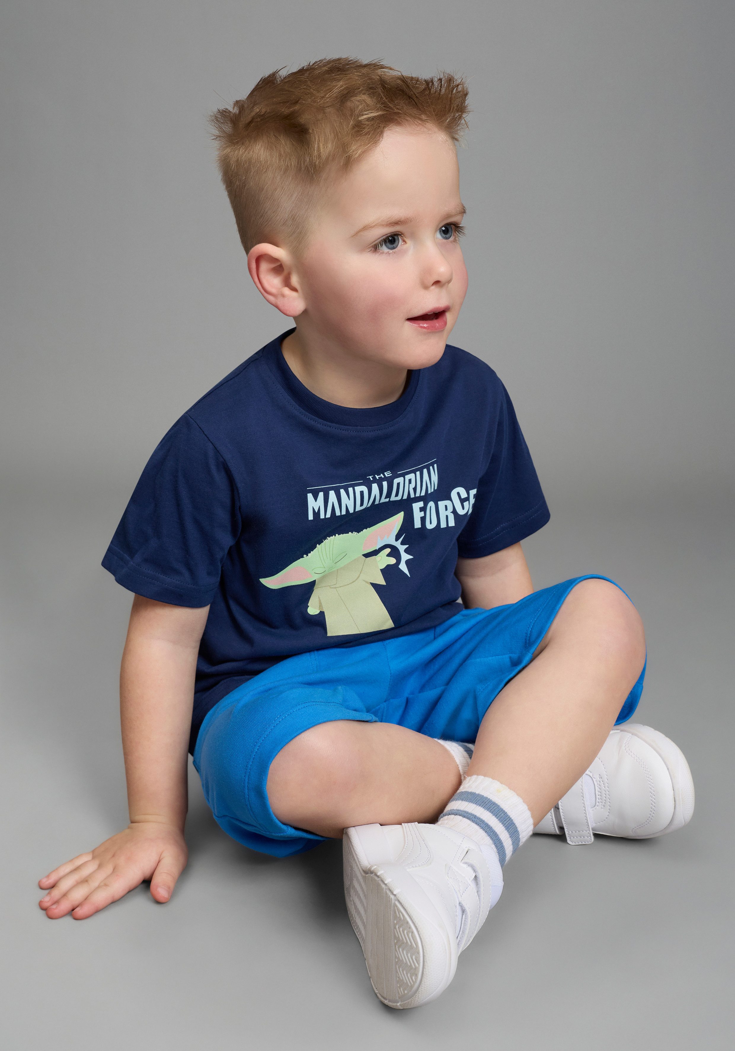 KIDSWORLD T-Shirt STAR WARS: MADALORIAN - Disney Shirt MANDALORIAN Shirt für Jungen, Kurzarm, bedruckte Optik, aus Baumwolle – Bild 5 von 5