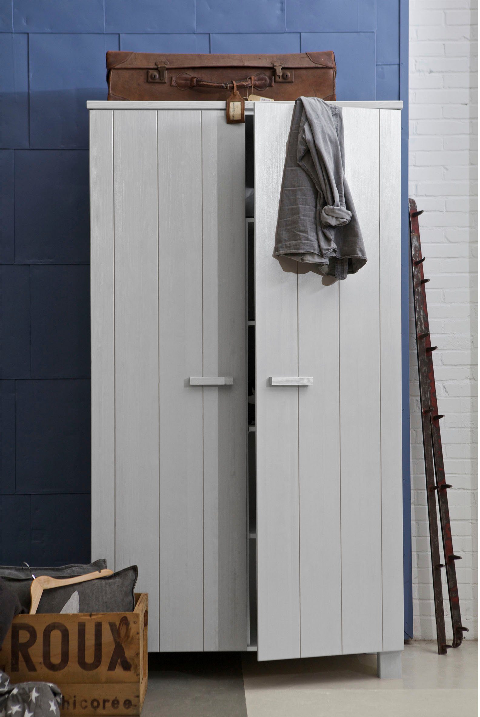 WOOOD Kleiderschrank Dennis Mehrzweckschrank mit gebürsteter Oberfläche FSC® Kiefer massiv, gebürstet, Höhe 202 cm