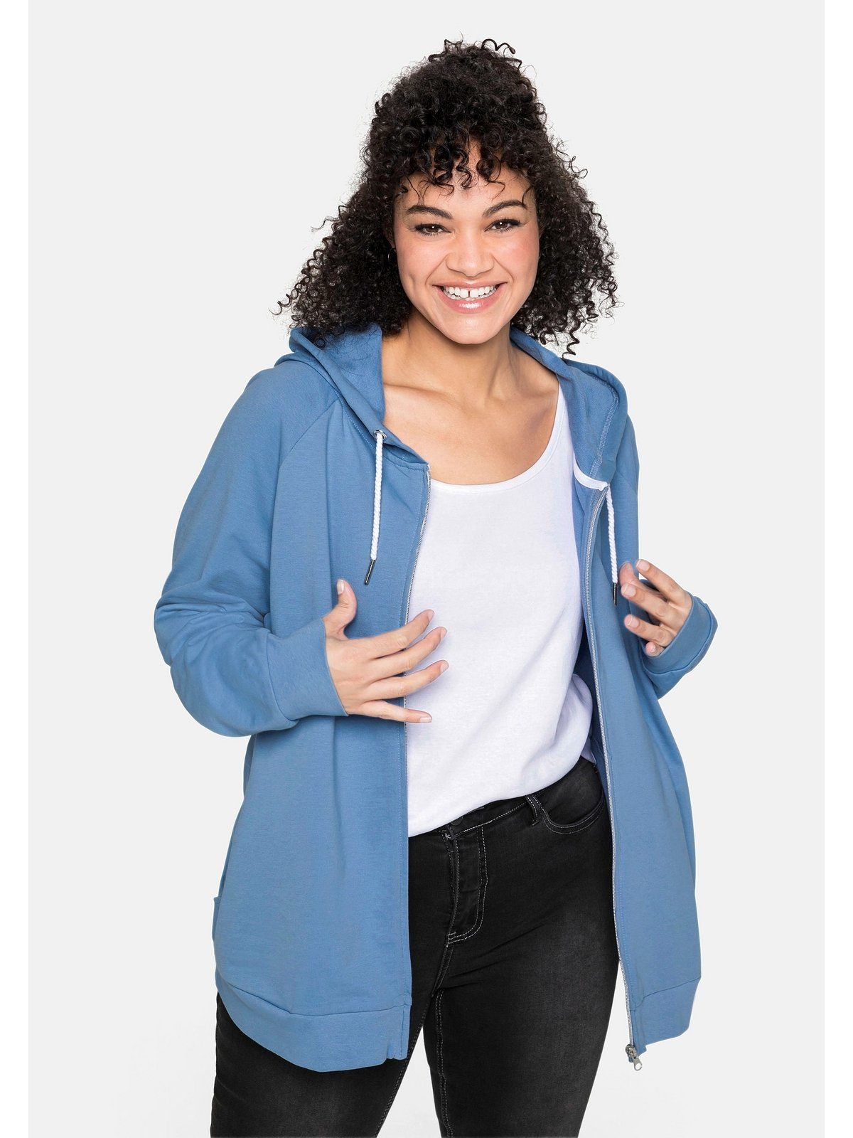 Kapuzensweatjacke und mit Größen jeansblau Sheego Eingrifftaschen Große Flockprint