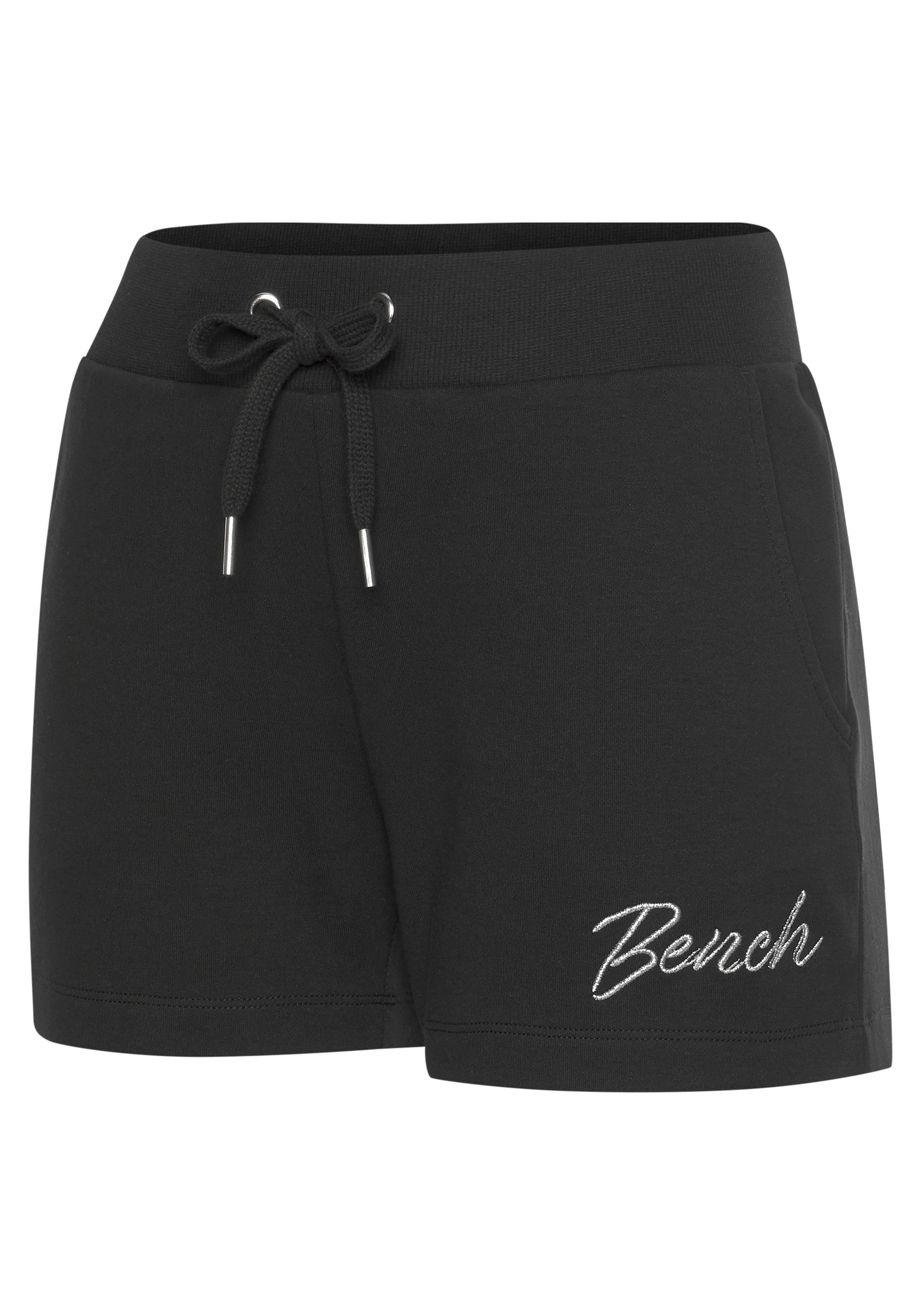 Bench. Loungewear Relaxshorts mit kleiner glänzenden Logostickerei, Loungeanzug – Bild 5 von 5