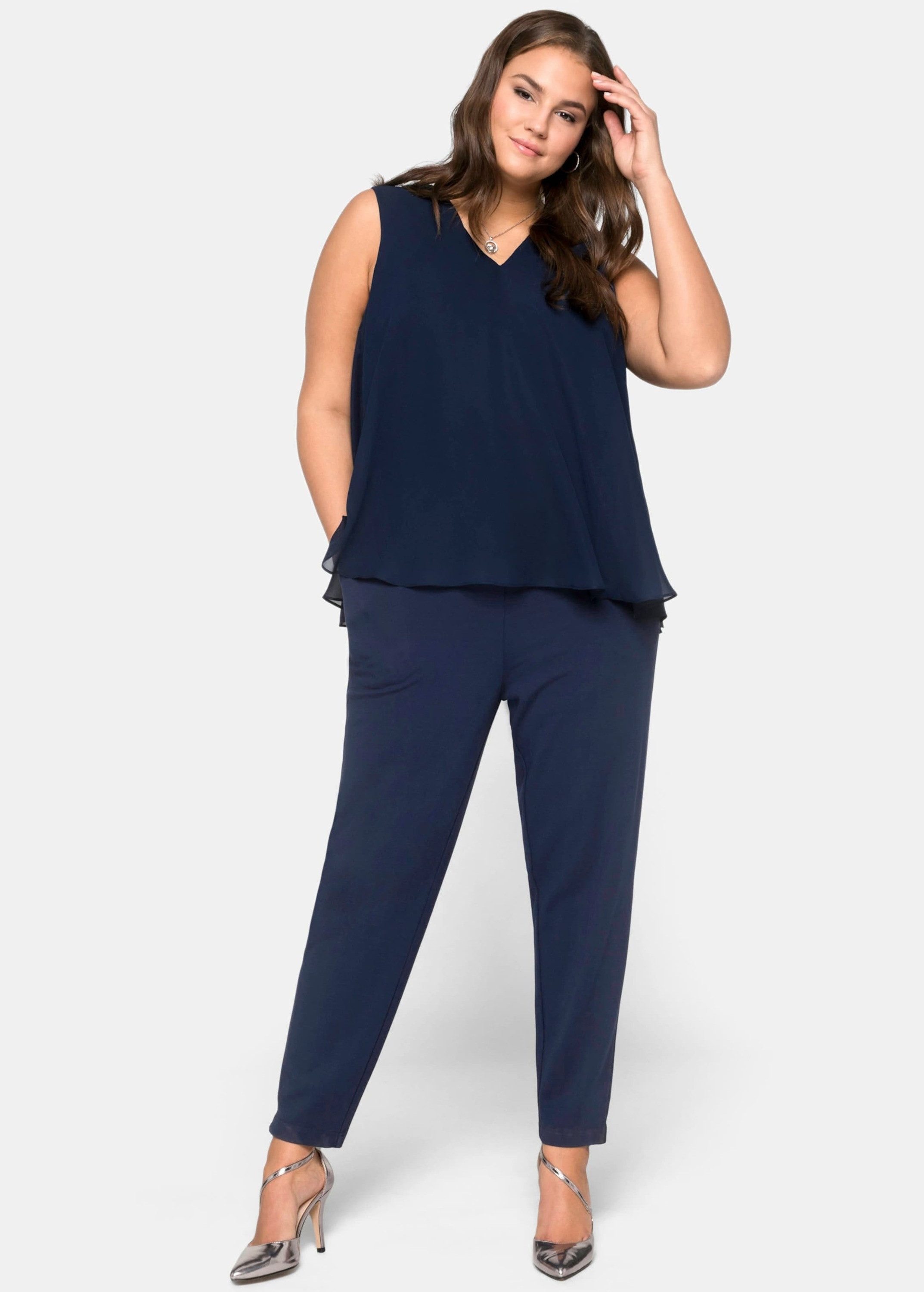 Sheego Jumpsuit Jumpsuit Ärmellos Innenbeinlänge ca. 68 cm