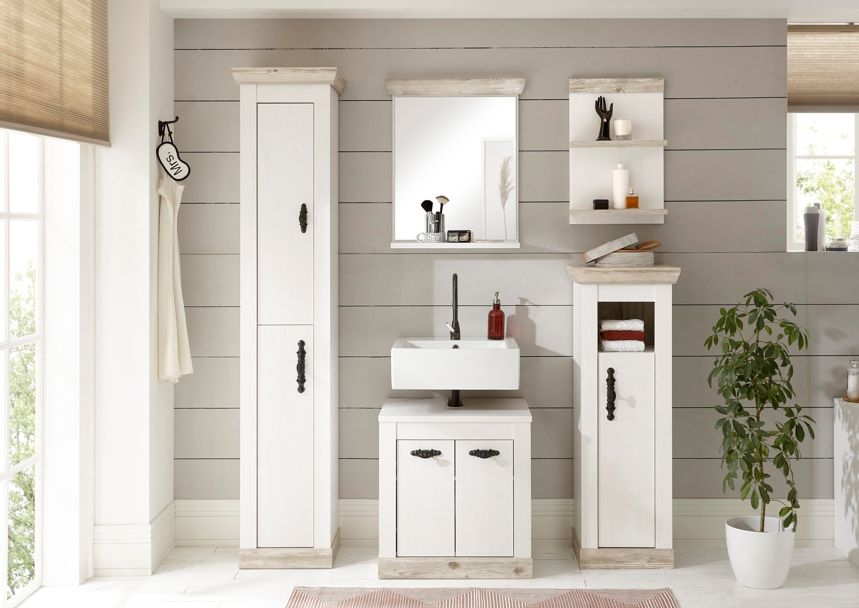 Home affaire Badmöbel-Set Florenz, Bad im Landhausstil, 5-teiliges Badezimmer, (5-St), Unterschrank, Schränke, Wandregal und Spiegel, in Pinie Weiß, Stauraum
