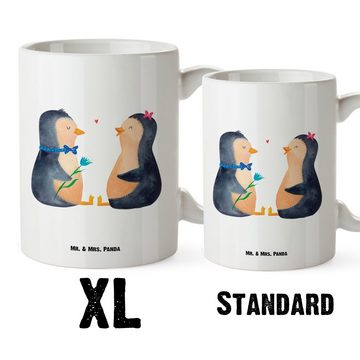 Mr. & Mrs. Panda Tasse Pinguin Pärchen - Weiß - Geschenk, XL Tasse, verknallt, Jahrestag, XL, XL Tasse Keramik, Prächtiger Farbdruck