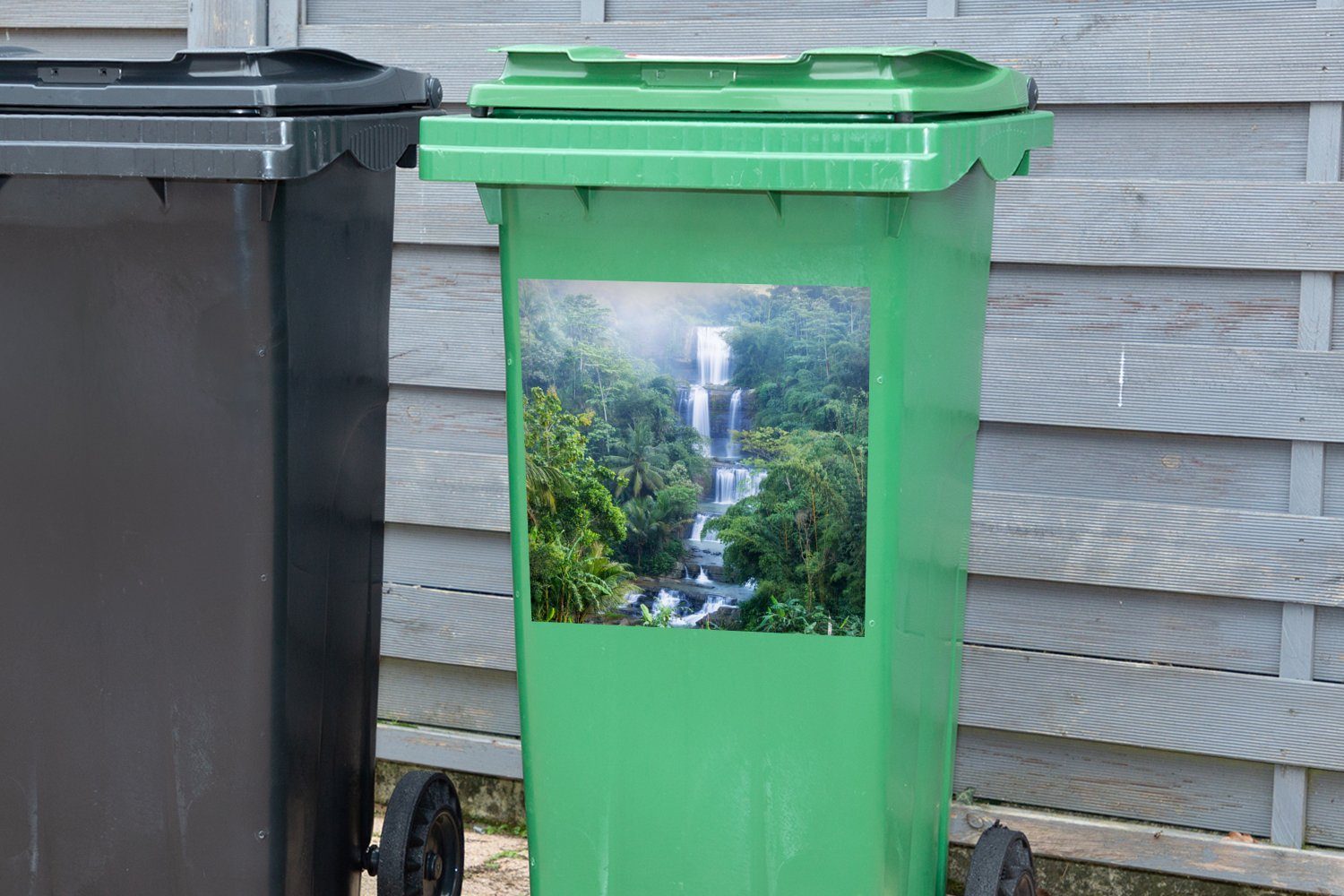 Wandsticker Sticker, in Mülleimer-aufkleber, Indonesien Abfalbehälter St), MuchoWow (1 Wasserfälle Container, Mülltonne,