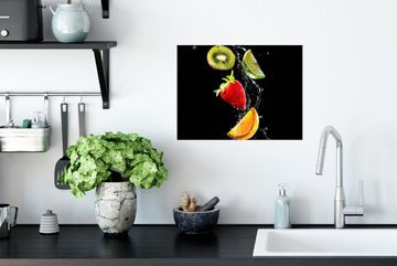 MuchoWow Wandsticker Obst - Wasser - Schwarz - Stillleben Erdbeere - Kiwi (1 St), Wandaufkleber, Wandtattoo, Selbstklebend, Wohnzimmer, Schlafzimmer