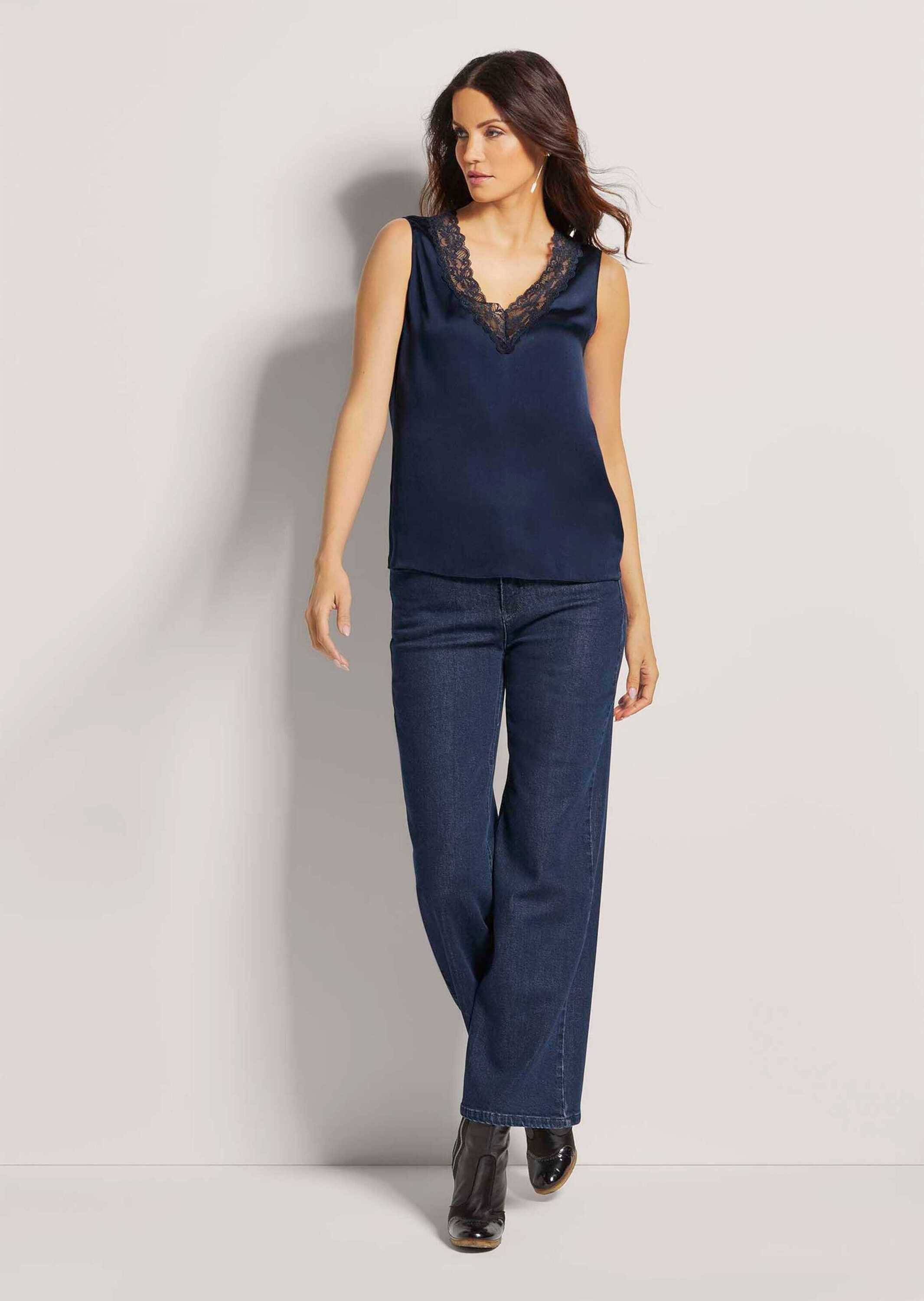 MADELEINE Shirttop Lingerie-Top aus Seidensatin Zarte Spitze und V-Ausschnitt für eleganten Look, ohne Arm