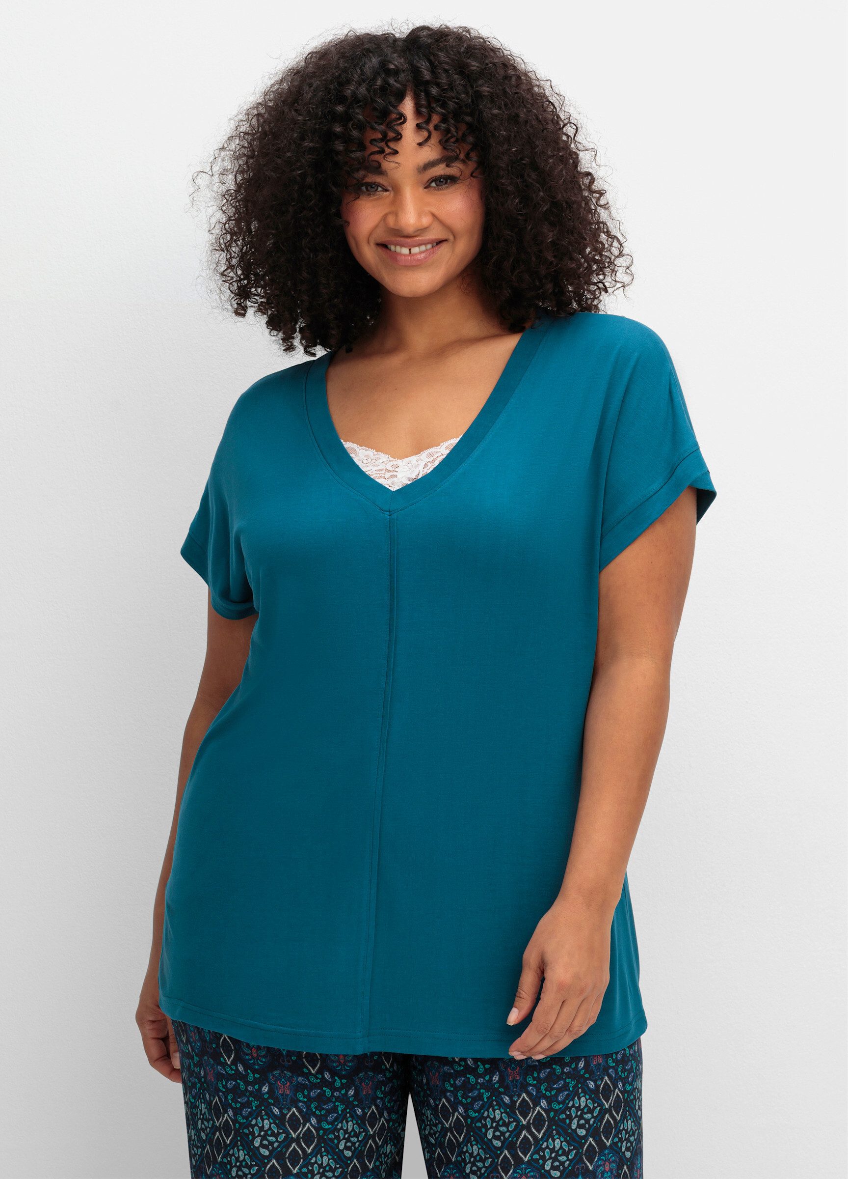 Sheego T-Shirt T-Shirt . mit V-Ausschnitt und Zierpaspel vorn günstig online kaufen