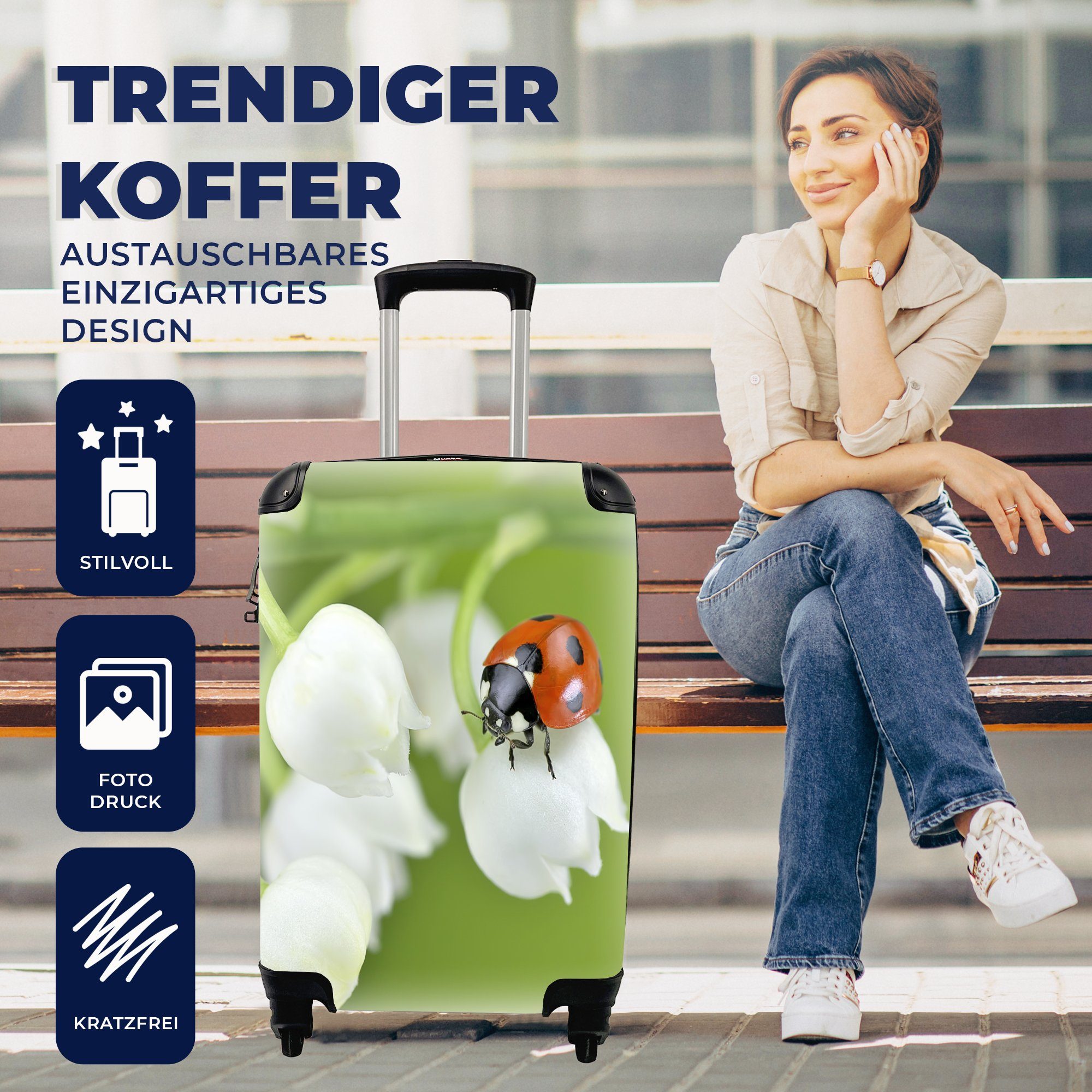 MuchoWow Handgepäckkoffer Eine Nahaufnahme eines Dalen, für Rollen, Marienkäfers von Reisetasche mit der rollen, 4 auf Lilie Handgepäck Ferien, Trolley, Reisekoffer