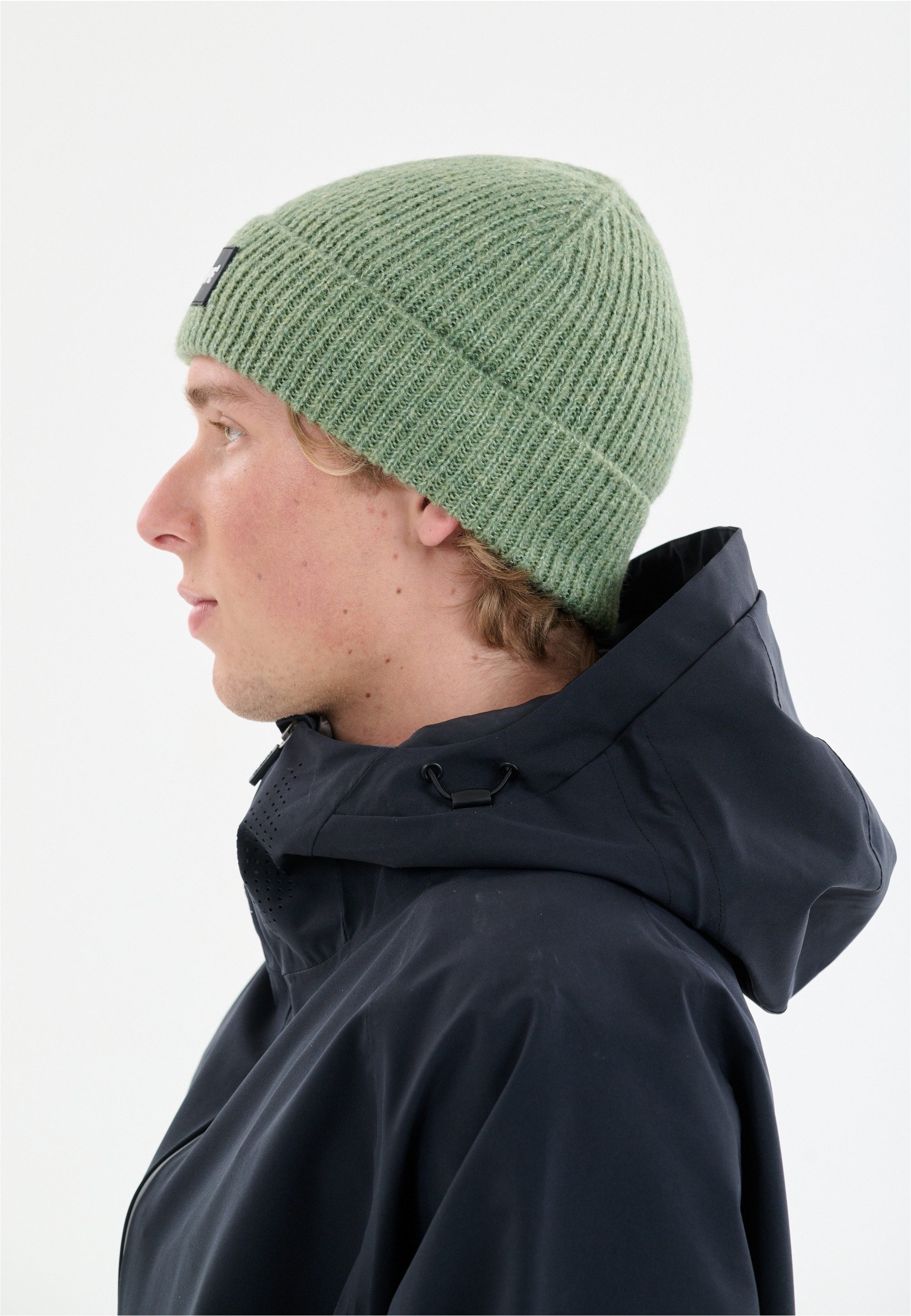SLOPE Beanie Andi aus wärmenden Materialmix
