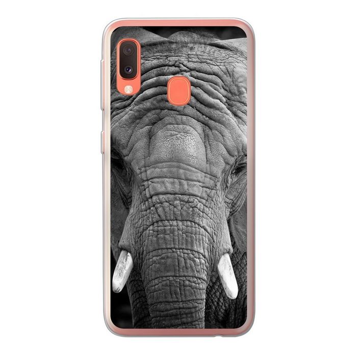 MuchoWow Handyhülle Porträt eines Elefanten in Schwarz und Weiß Handyhülle Samsung Galaxy A20e Smartphone-Bumper Print Handy