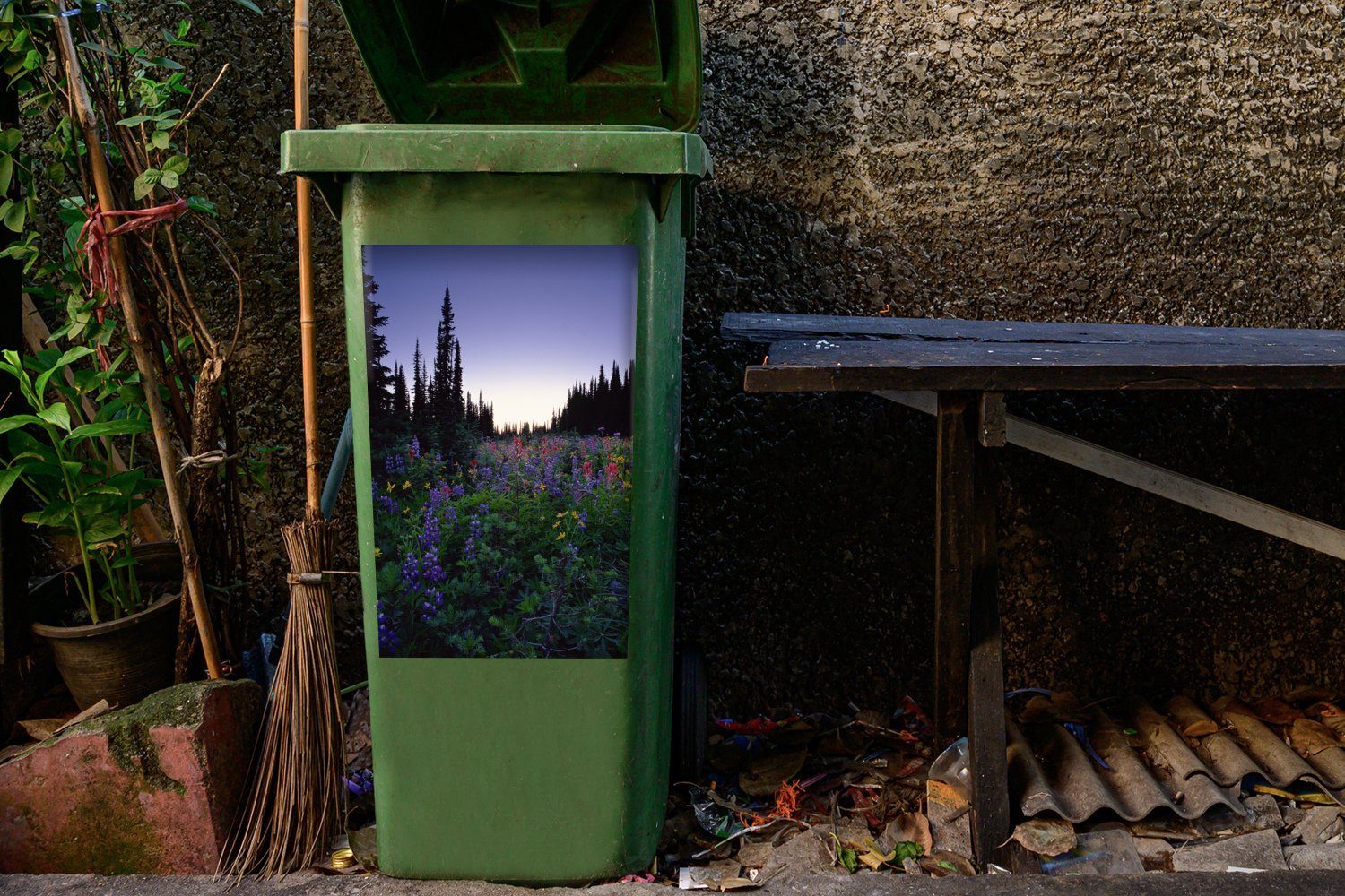 im Wandsticker MuchoWow Sticker, (1 kanadischen Blumen Abfalbehälter Mount Container, National Mülltonne, St), Park Bunte Revelstoke Mülleimer-aufkleber,