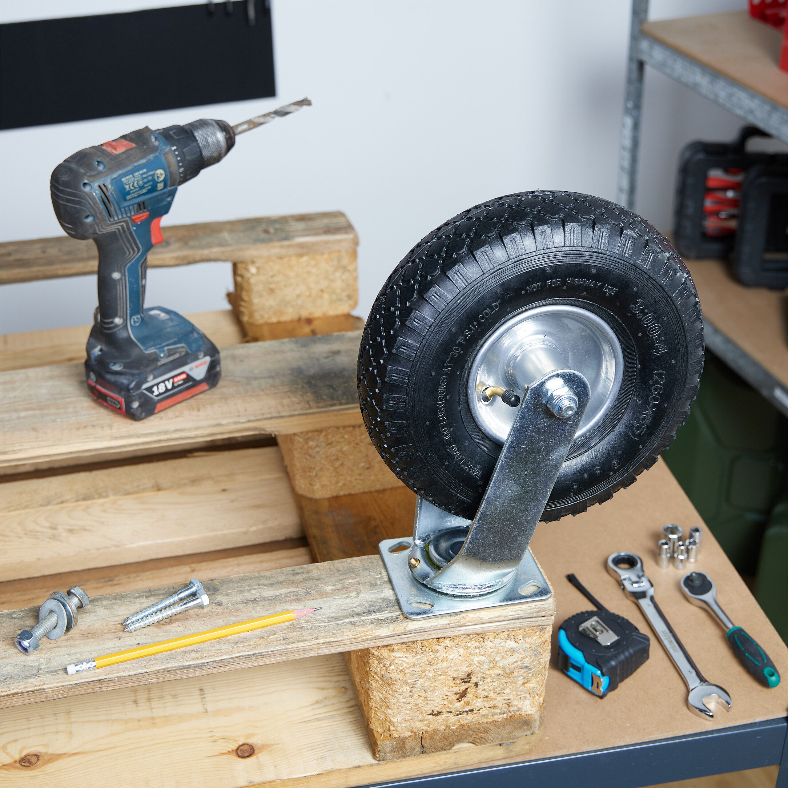 relaxdays Schwerlastrolle Lenkrolle luftbereift 3.00-4, (1-St), Schwarz-Silber