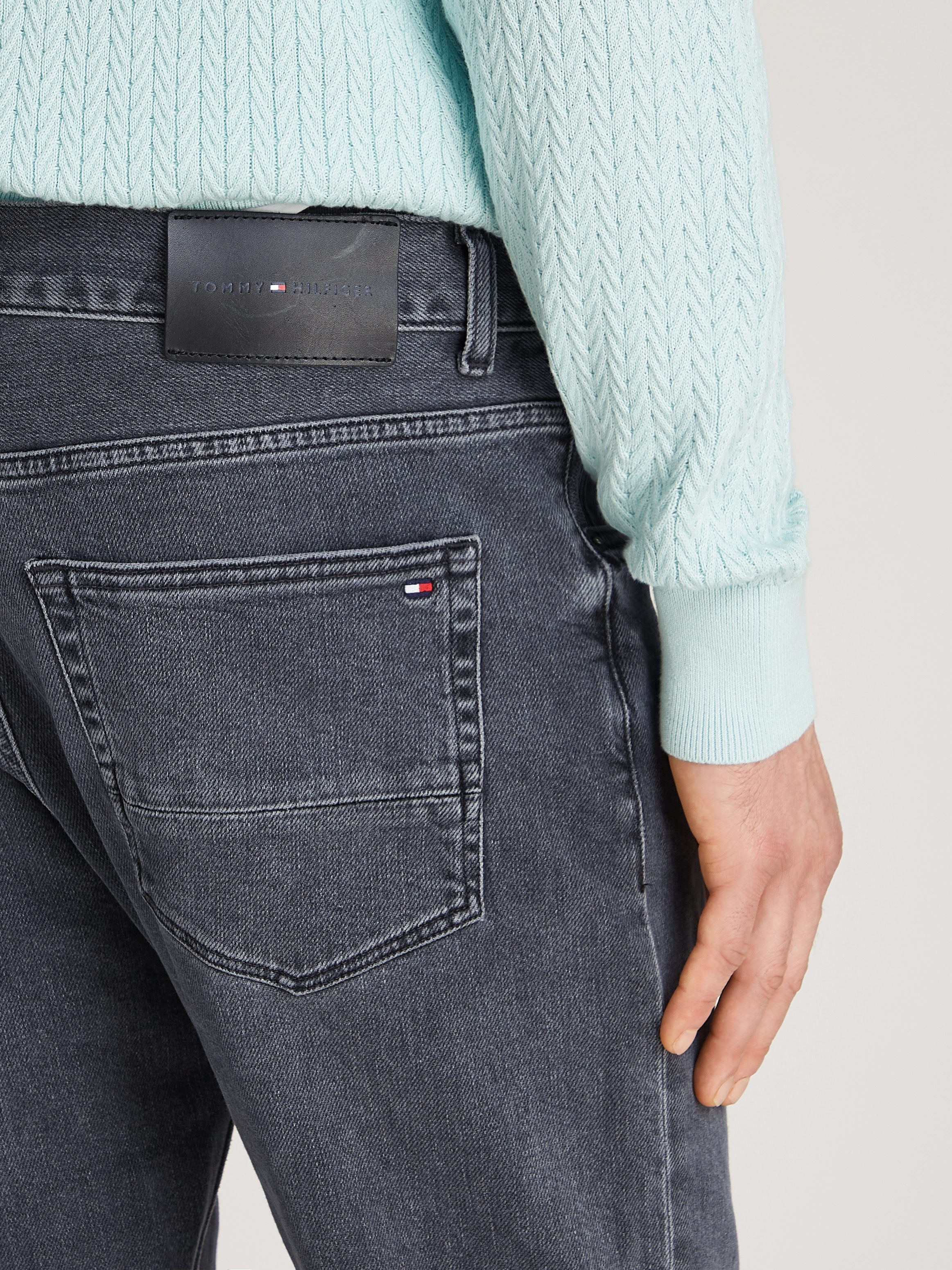 Tommy Hilfiger Tapered-fit-Jeans HARLEM Tapered Fit in grauer Waschung