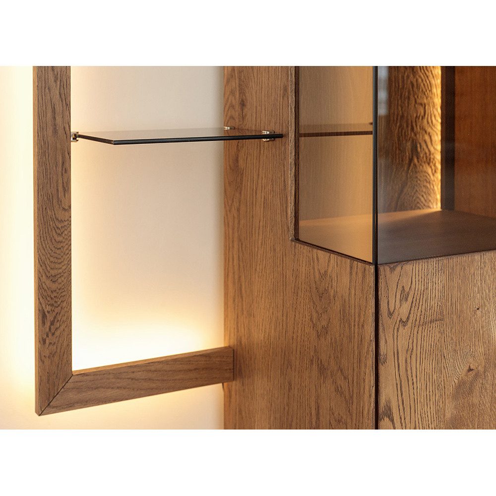 Lomadox Hängevitrine CARISOLO-163 73 cm breit in Eiche massiv dunkel, montiert, inkl. LED-Beleuchtung