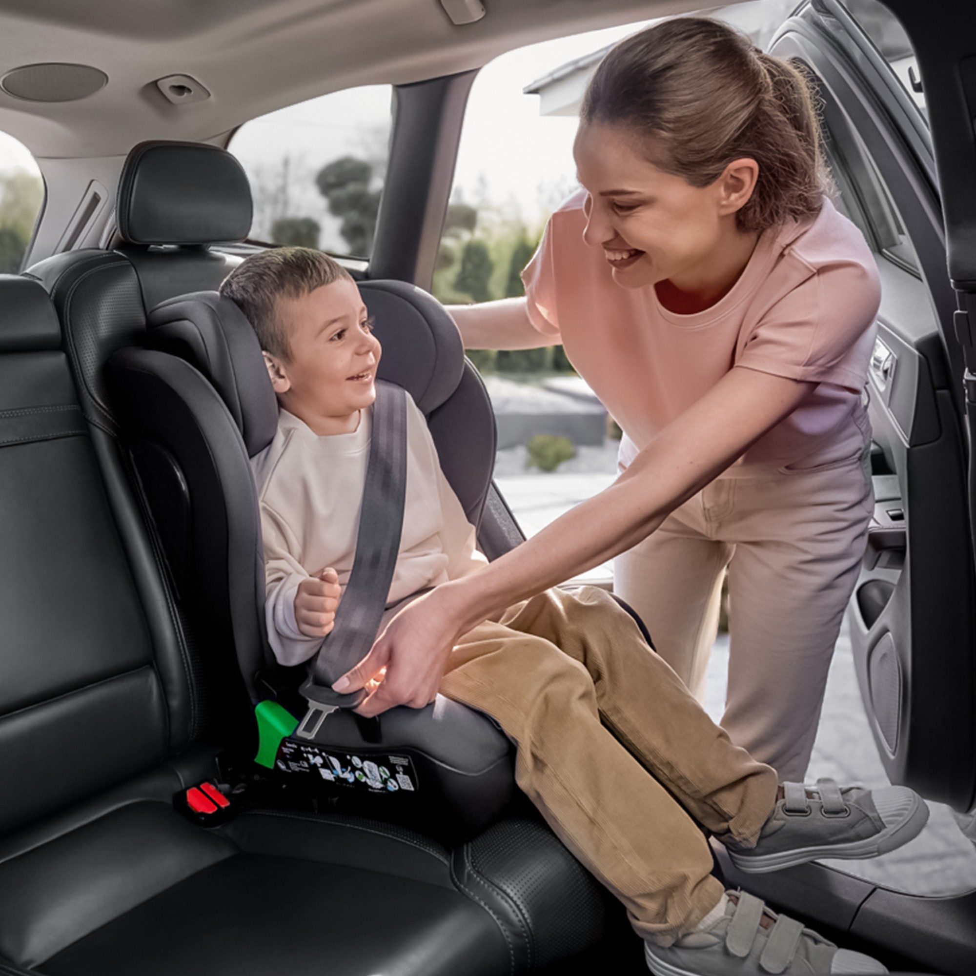 lionelo Autokindersitz NEAL I-SIZE, ab: ca. 3,5 Jahre (entsprechend einer Körpergröße ab 100 cm)., bis: ca. 12 Jahre (entsprechend einer Körpergröße bis 150 cm)., ab: 100 cm, bis: 150 cm, (Set mit Getränkehalter und Isofix-Adapter), Isofix&Gurt/Waschbarer Bezug/Getränkehalter/Seitenschutz