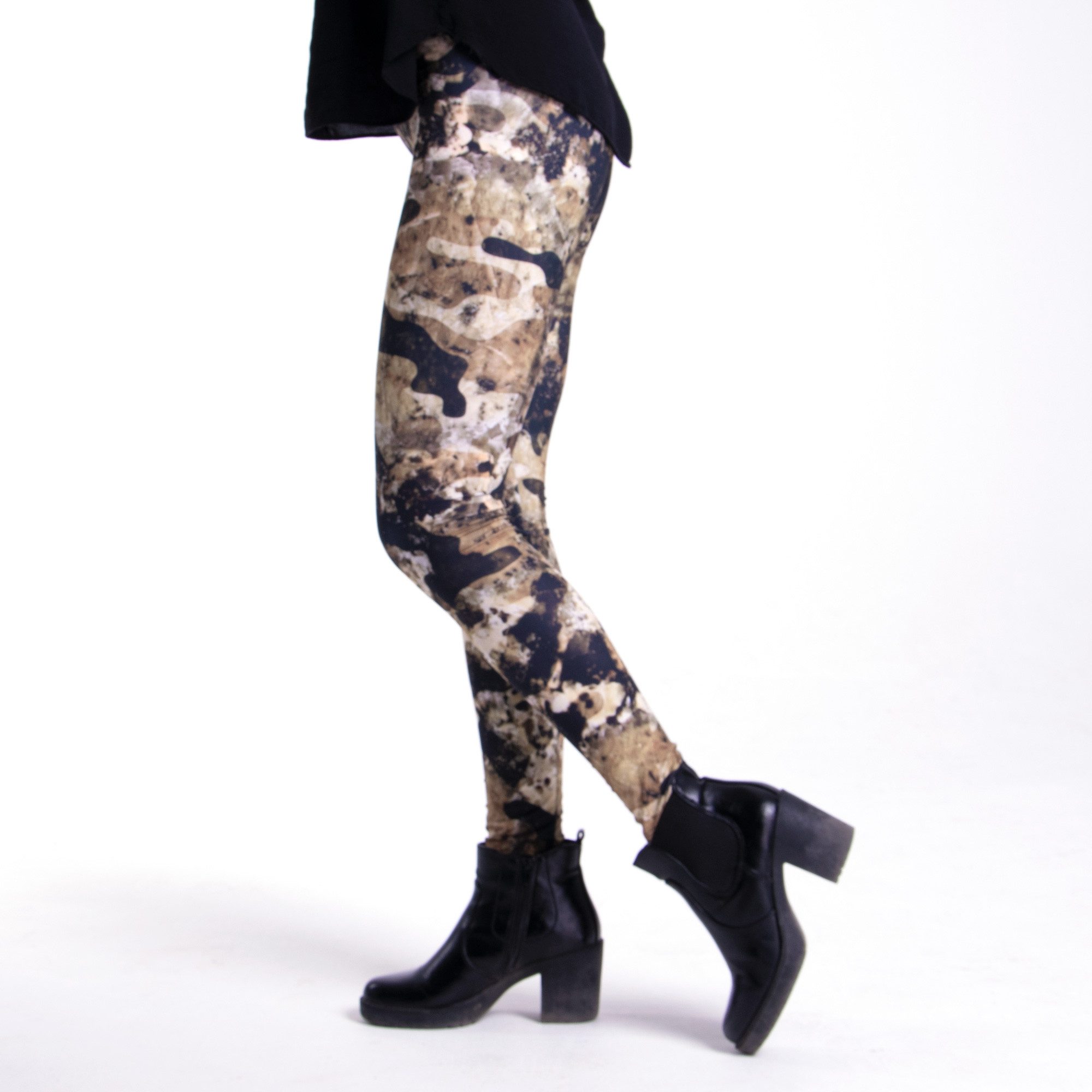 cosey Leggings Motiv-Leggings (Einheitsgröße) - Design Mamor Camouflage (auffällige Motiv-Prints • figurbetonte Passform • schnelltrocknend, Einzelartikel) Design Mamor Camouflage