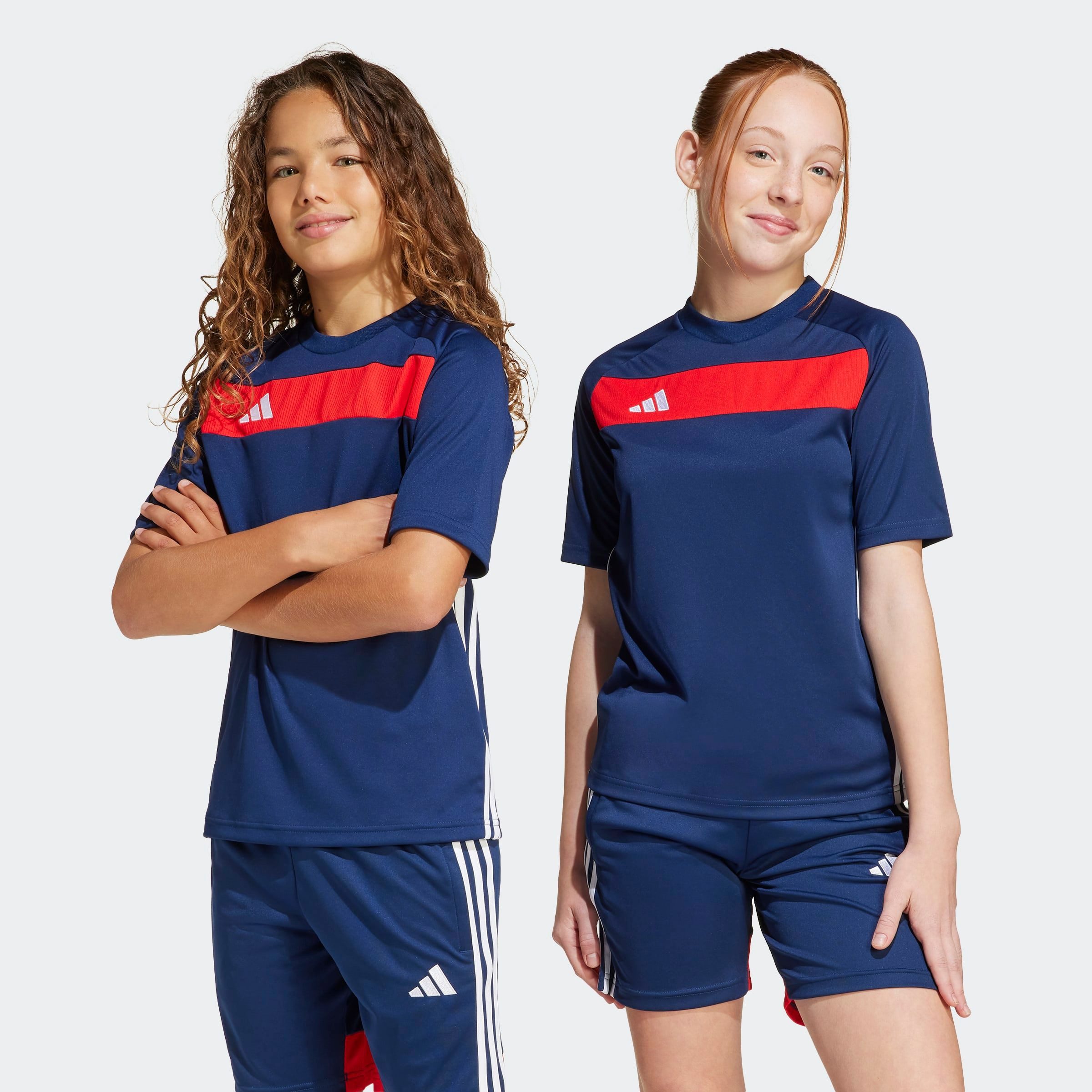 adidas Performance Fußballtrikot TIRO 25 ESSENTIALS KIDS TRIKOT Kinder Fußballtrikot, mit Rundhalsausschnitt, ohne Verschluss