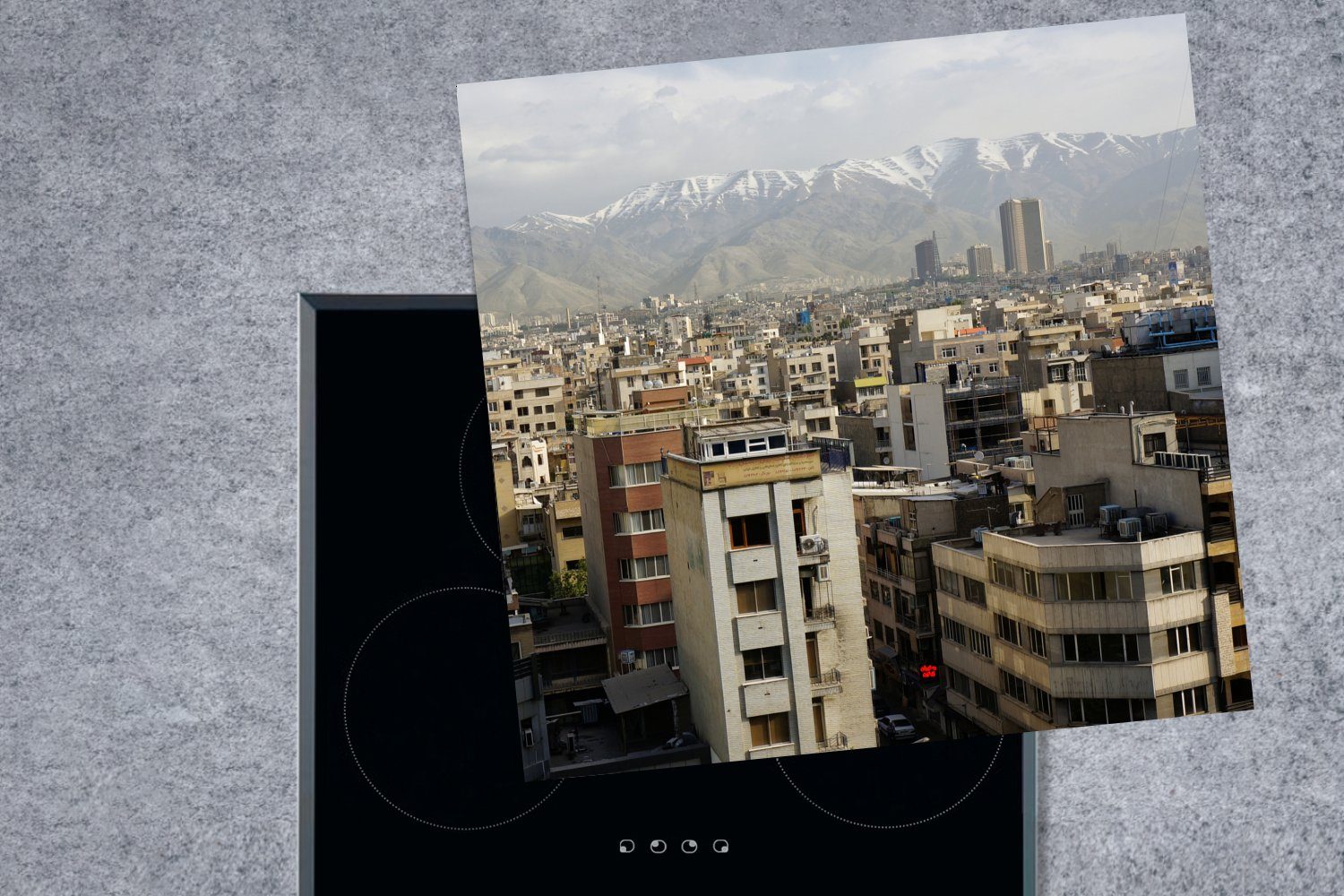 MuchoWow Herdblende-/Abdeckplatte Berge Hintergrund (1 küche tlg), im Vinyl, Arbeitsplatte für Ceranfeldabdeckung, Teheran, cm, in 78x78
