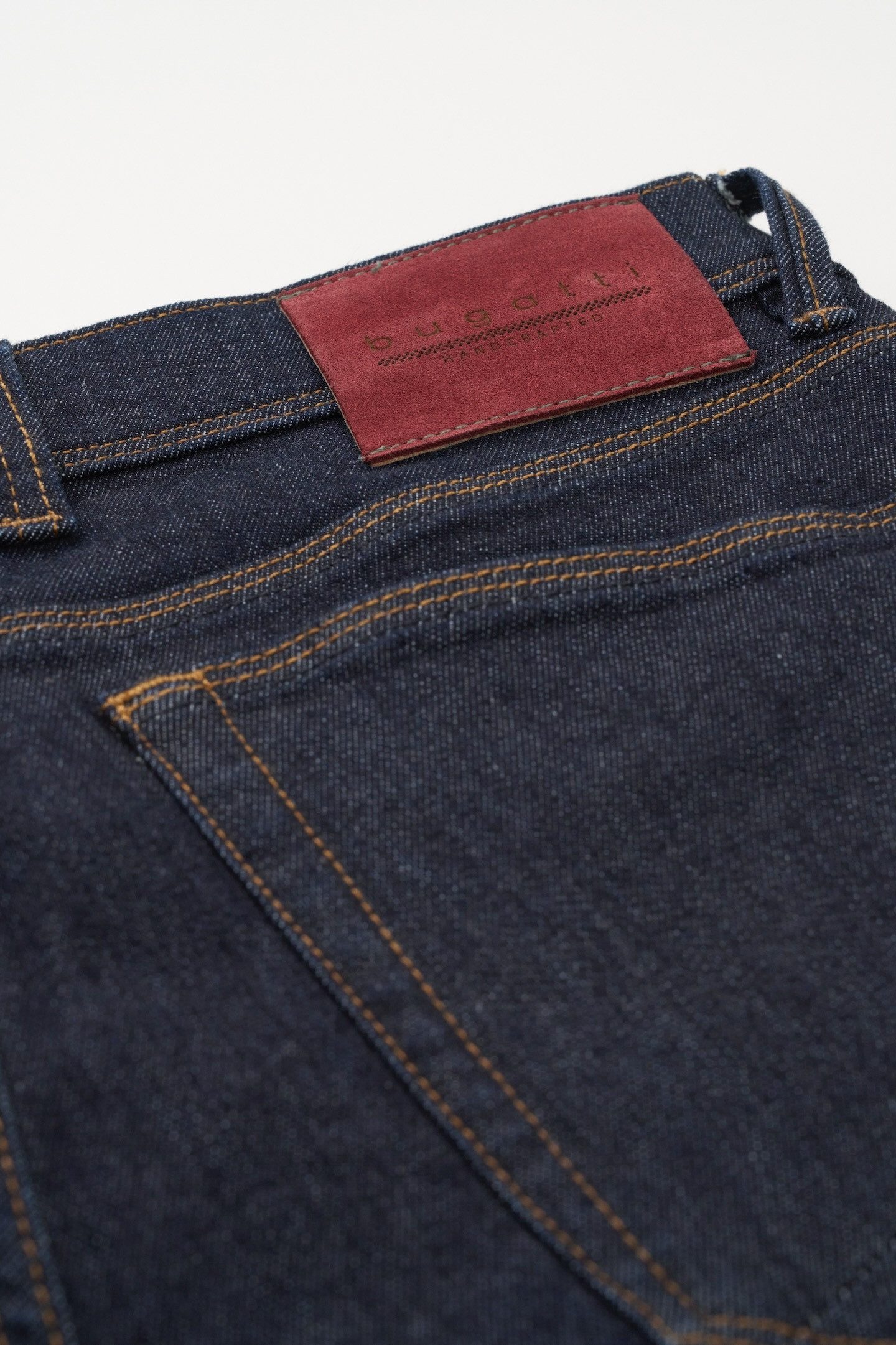 bugatti 5-Pocket-Jeans mit dezenter Waschung