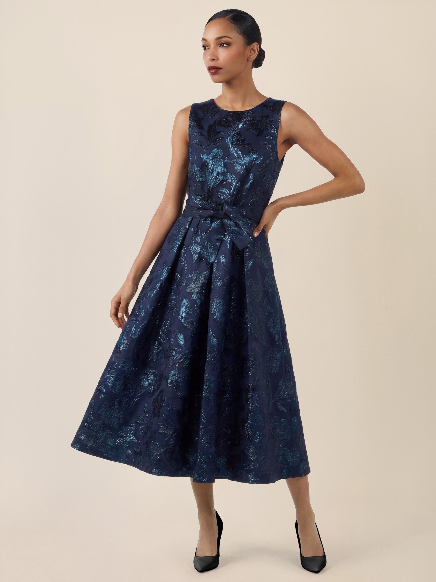 Apart Brautkleid mit schimmerndem Strukturmuster