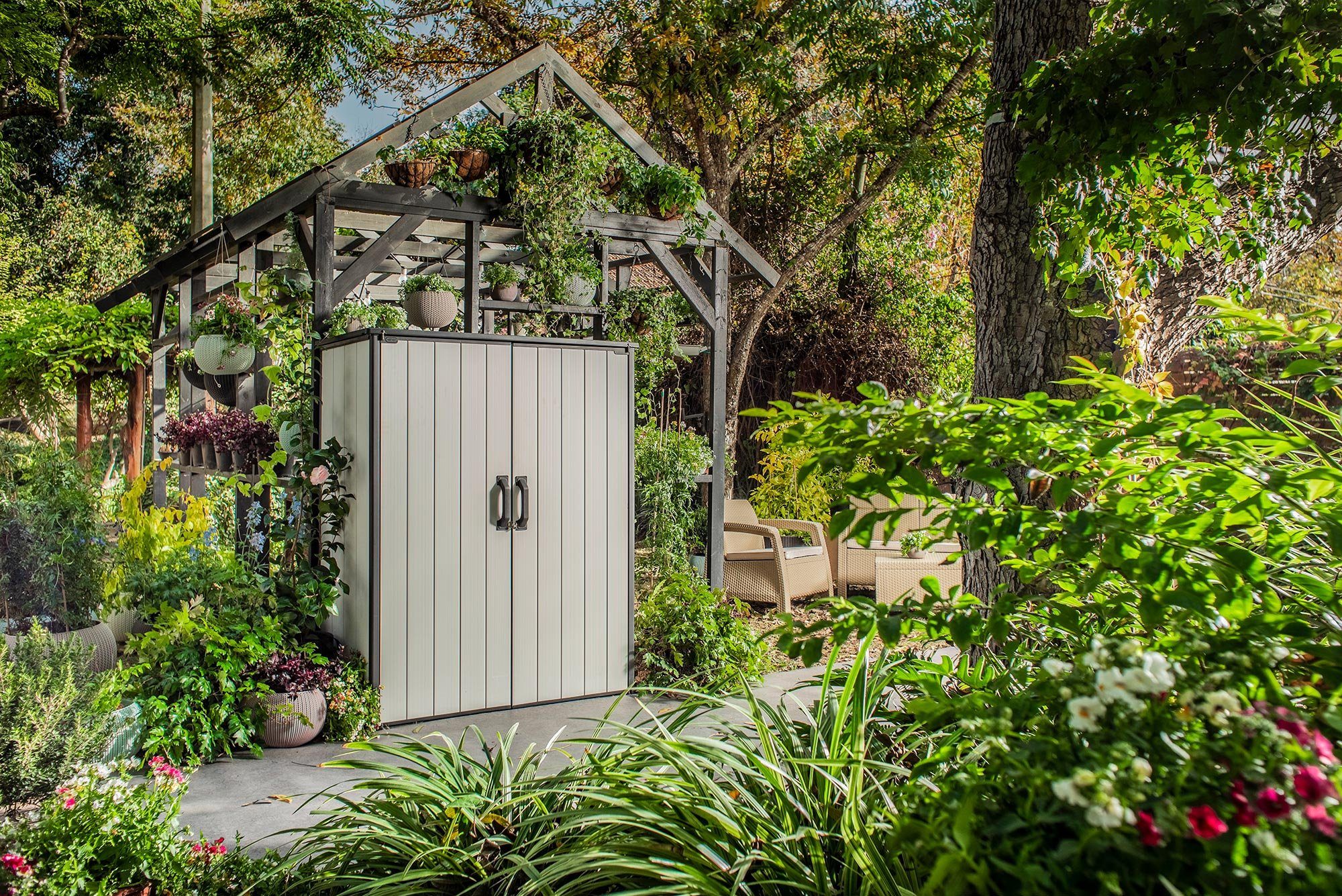 Keter Geräteschrank High Store Plus Gerätehaus, Duotec, Schuppen wetterfest, abschließbar, anstreichbar, 139,5 x 77,1x 170,4 cm