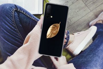 MuchoWow Handyhülle Blätter - Schwarz und Gold - Luxus - Natur - Pflanzen, Phone Case, Handyhülle OnePlus Nord CE 5G, Silikon, Schutzhülle